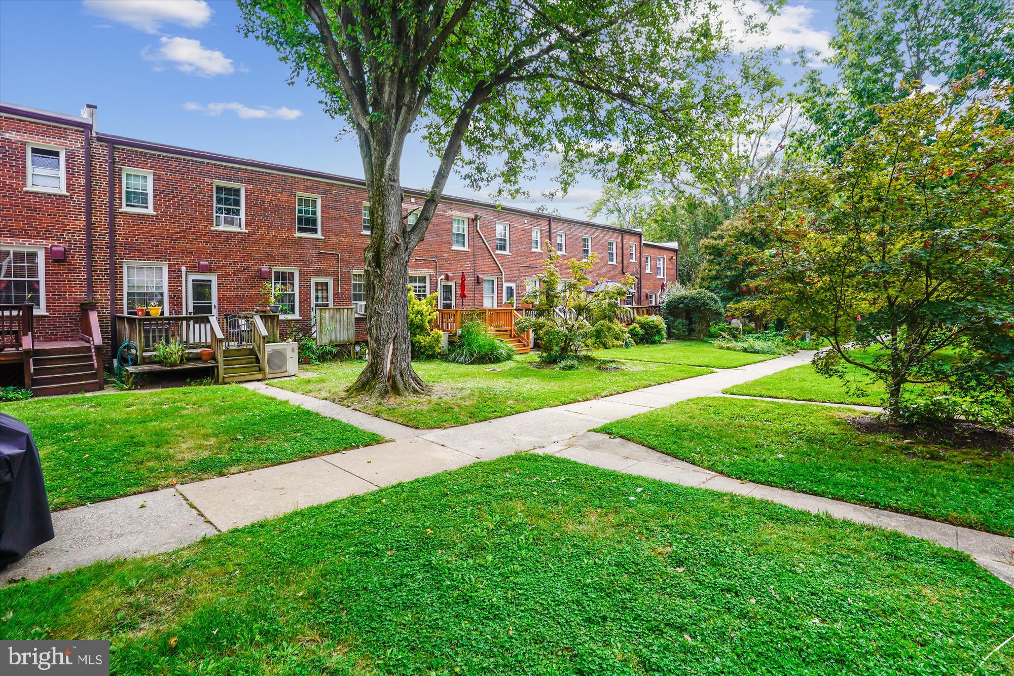 ARLINGTON VILLAGE COURTYARD - Residential