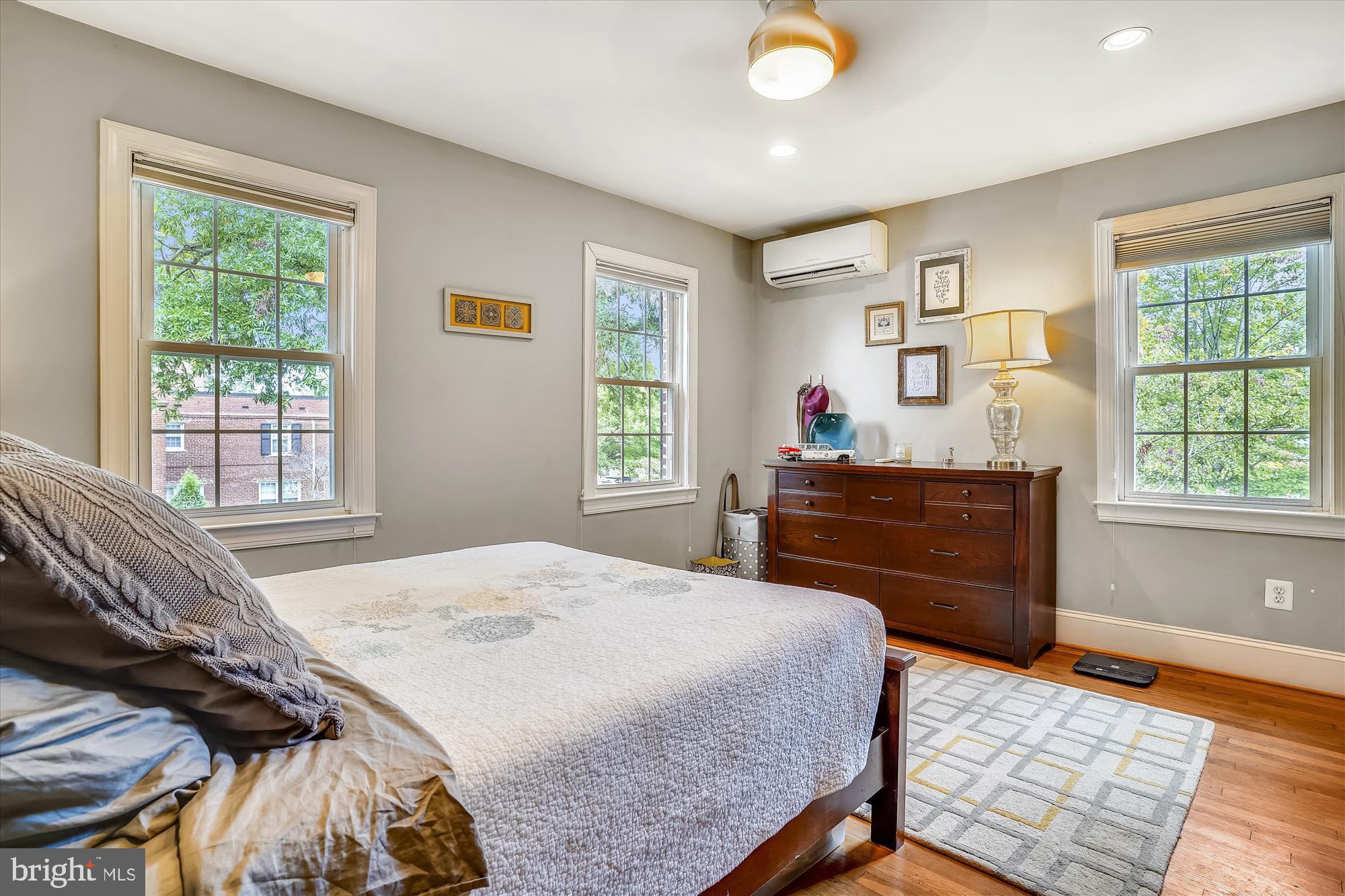 ARLINGTON VILLAGE COURTYARD - Residential