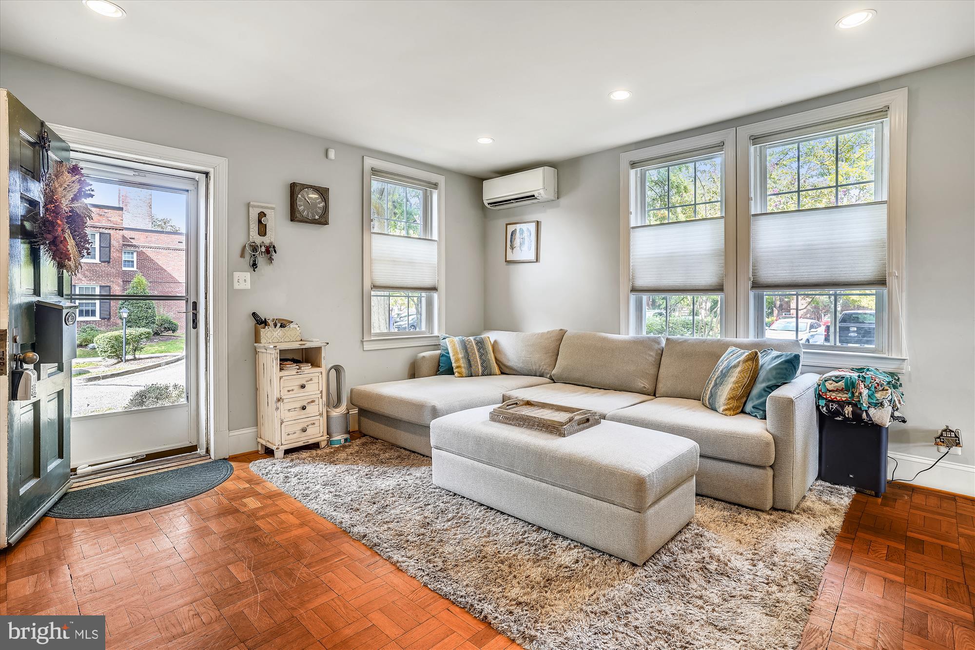 ARLINGTON VILLAGE COURTYARD - Residential