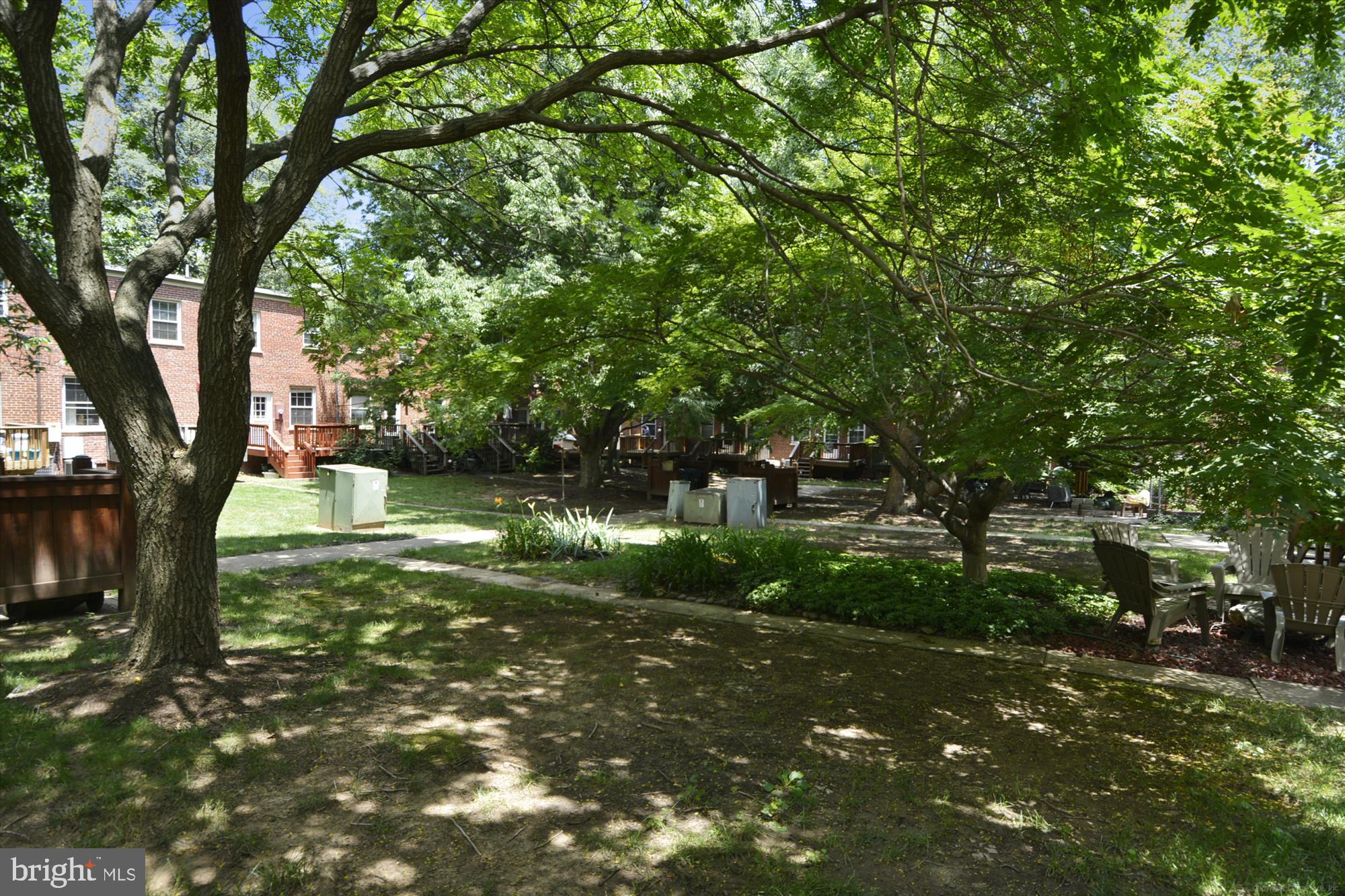 ARLINGTON VILLAGE COURTYARD - Residential
