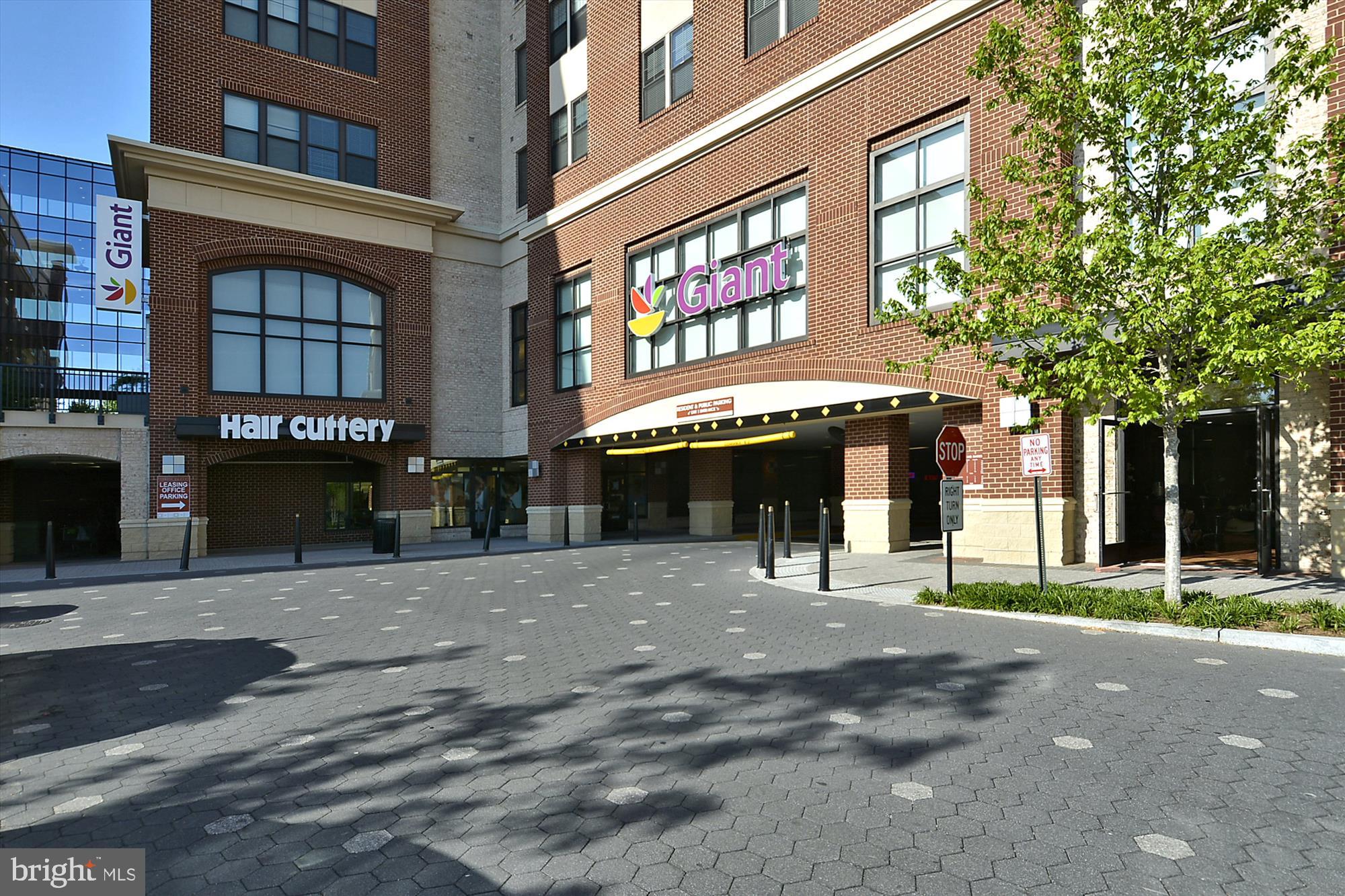 ARLINGTON VILLAGE COURTYARD - Residential