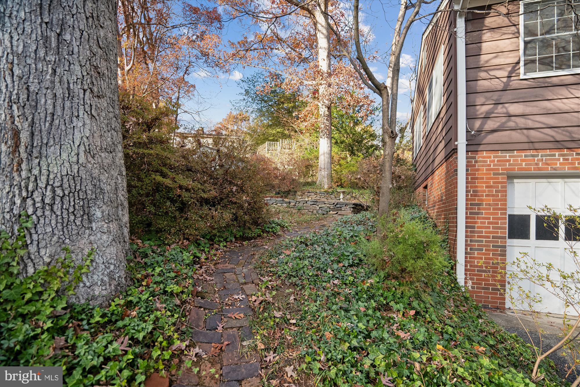 HILLANDALE - Residential
