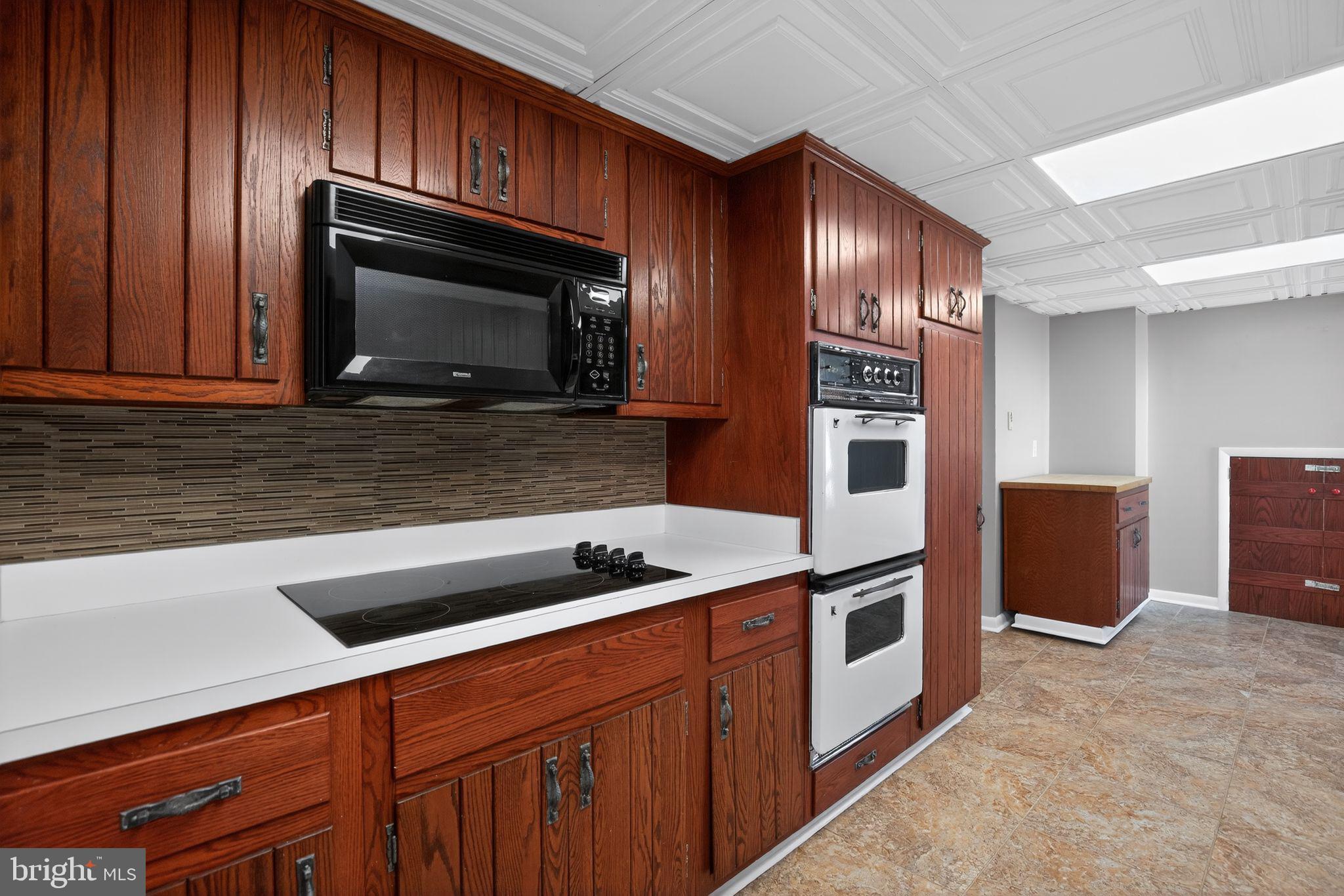 BRETON BAY ESTATES - Residential