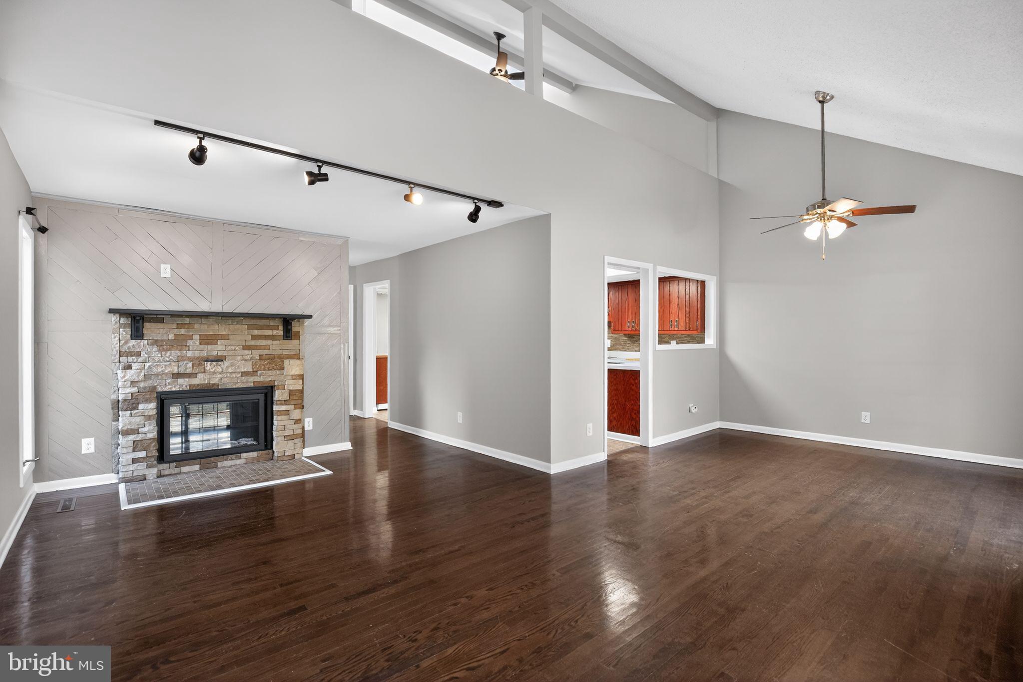 BRETON BAY ESTATES - Residential