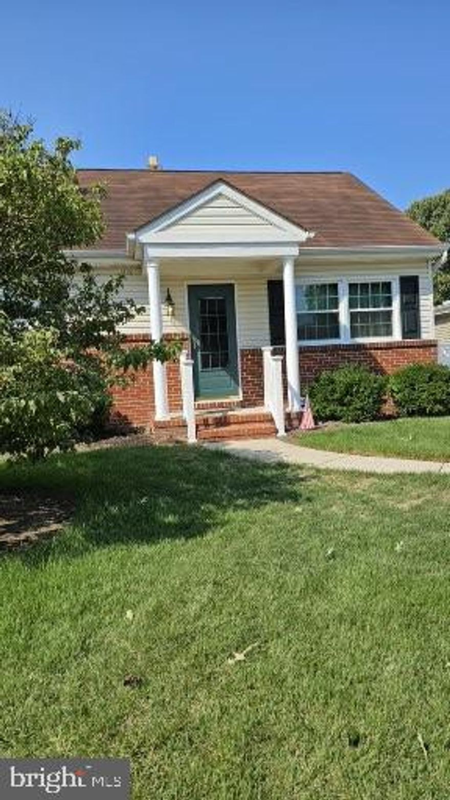 OWNERS SAID..."GET IT SOLD" 
PRICE JUST REDUCED! Very well maintained home, located near an elementary school and community park.  This home has 2 bedrooms on the main level and 2 bedrooms in the upper level. Basement has a large family room with a bonus room which can be used for storage or office space. Utility room and laundry room just off the family room with plenty of extra storage as well. Home has large deck off main level family room with awning for those perfect outdoor parties, dining or just relaxing.  Meticulously landscaped yard. This home is just waiting for its new family to enjoy. Dont forget to put this home on your must see list of homes. Home is in excellent shape. Nice vinyl fence around the back yard. Come take a look and you'll be glad you did