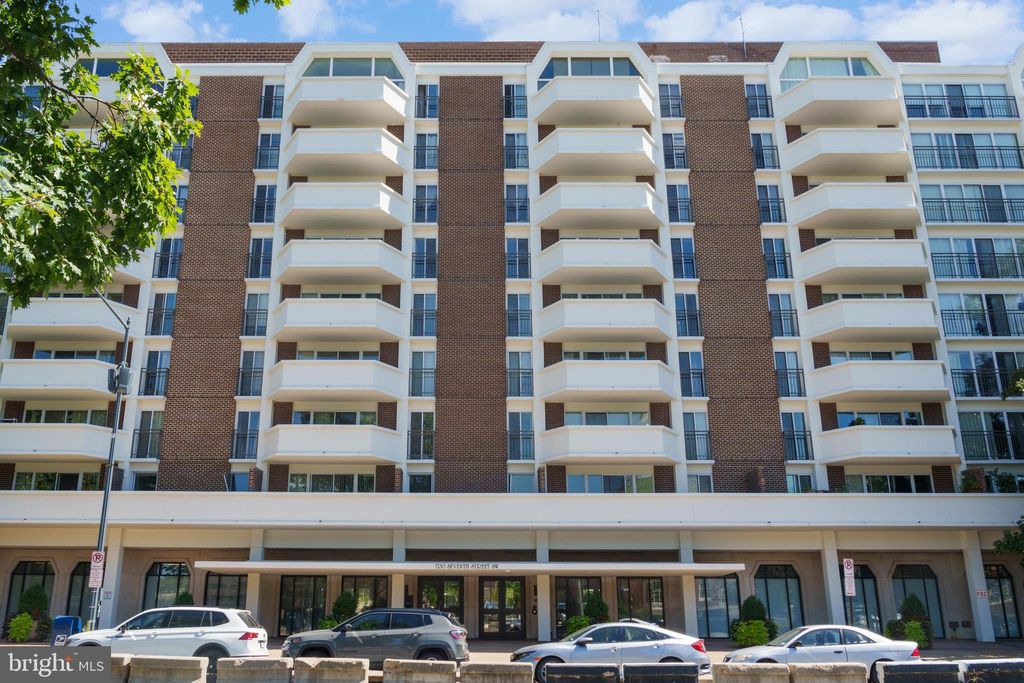 Photo of 700 7th Street SW #119, WASHINGTON, DC 20024 (MLS # DCDC2244312)