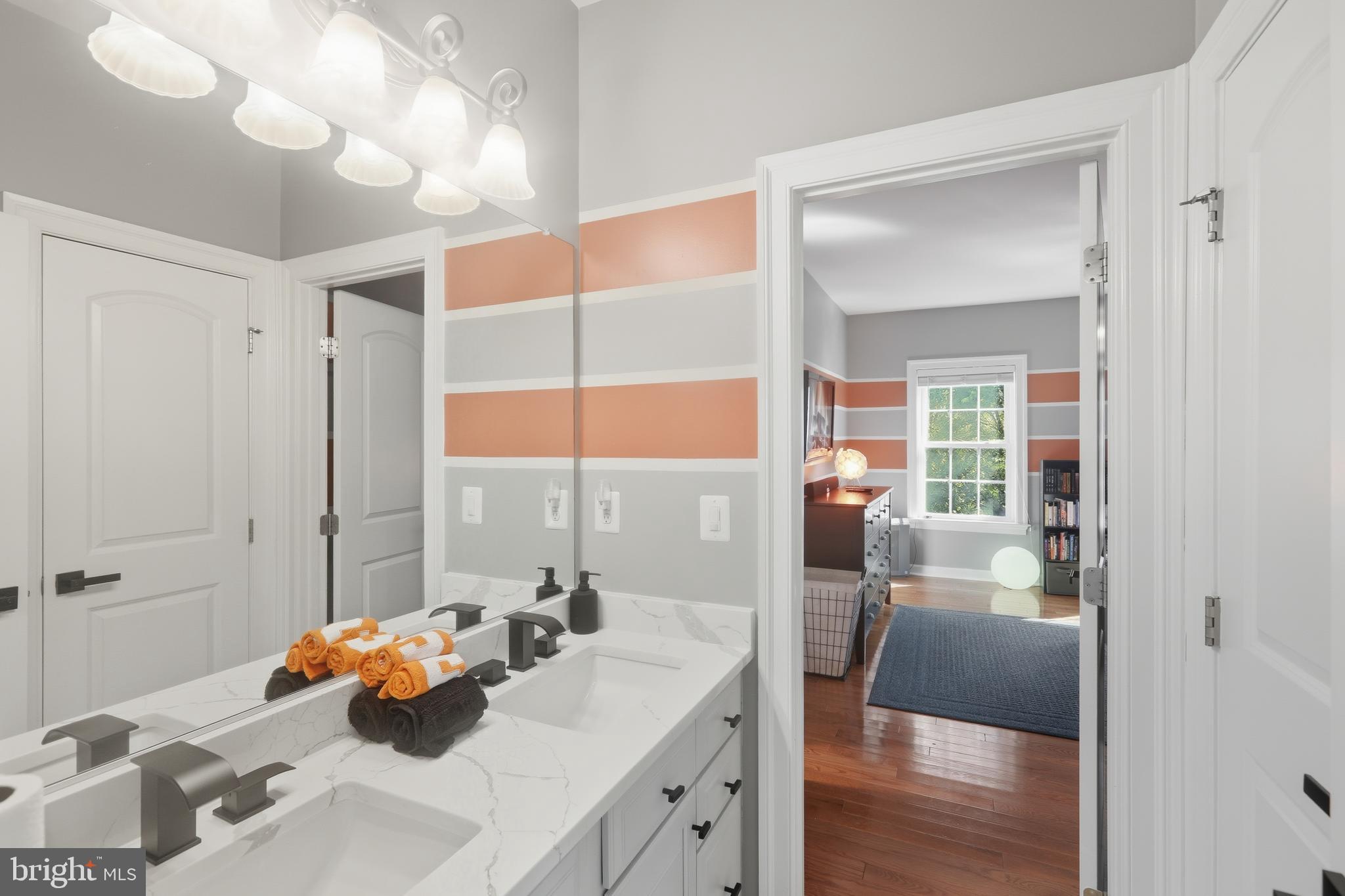 VIRGINIA MANOR - Residential