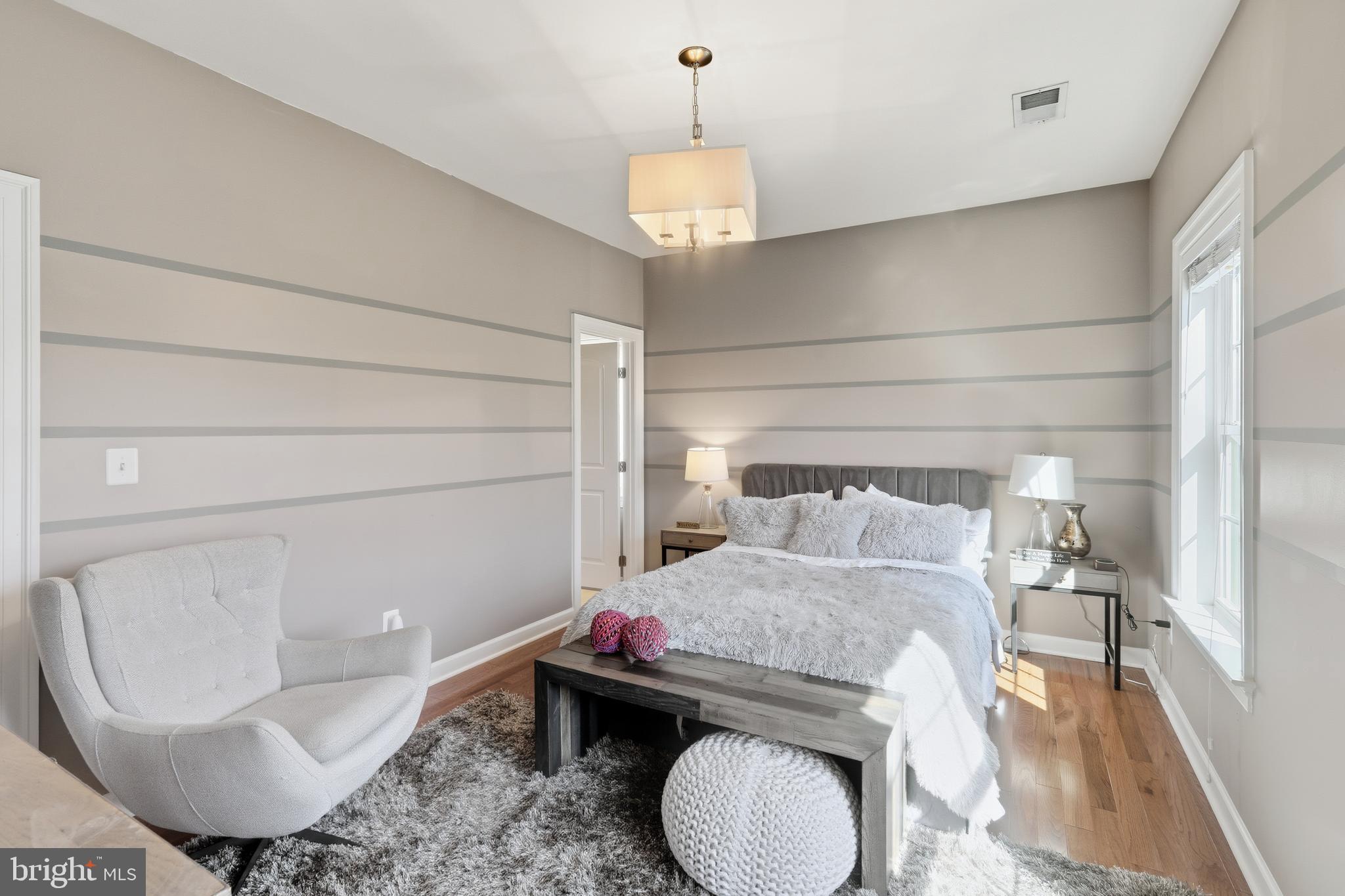 VIRGINIA MANOR - Residential