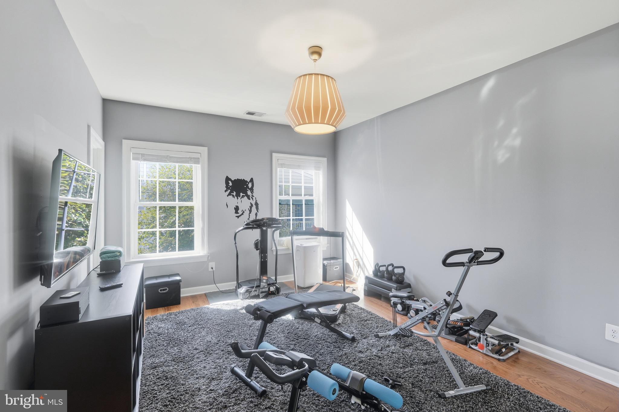 VIRGINIA MANOR - Residential