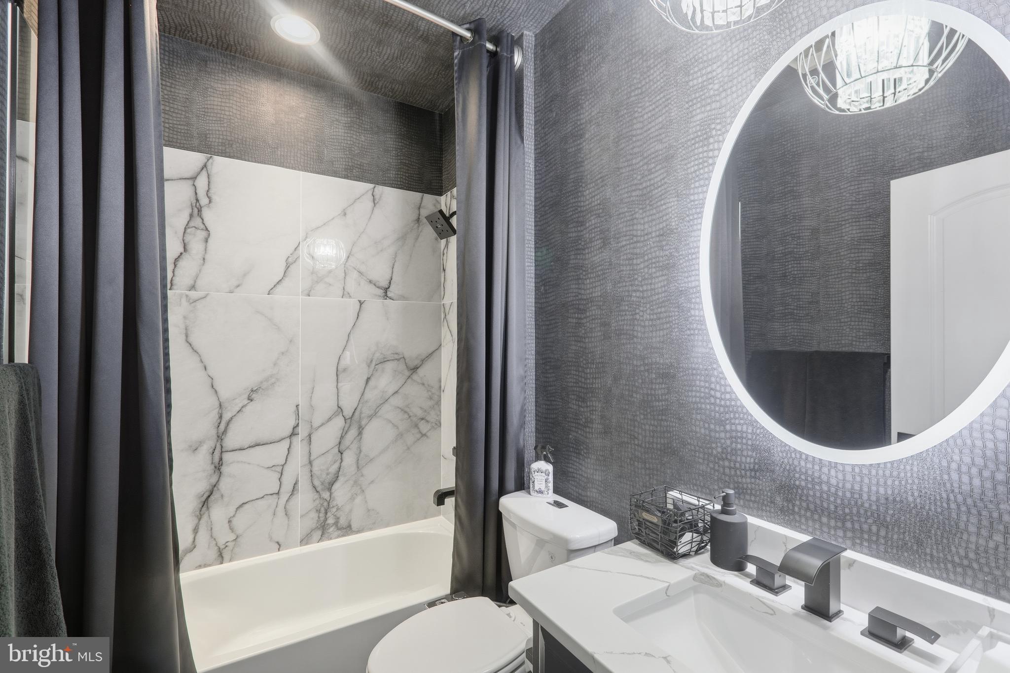 VIRGINIA MANOR - Residential