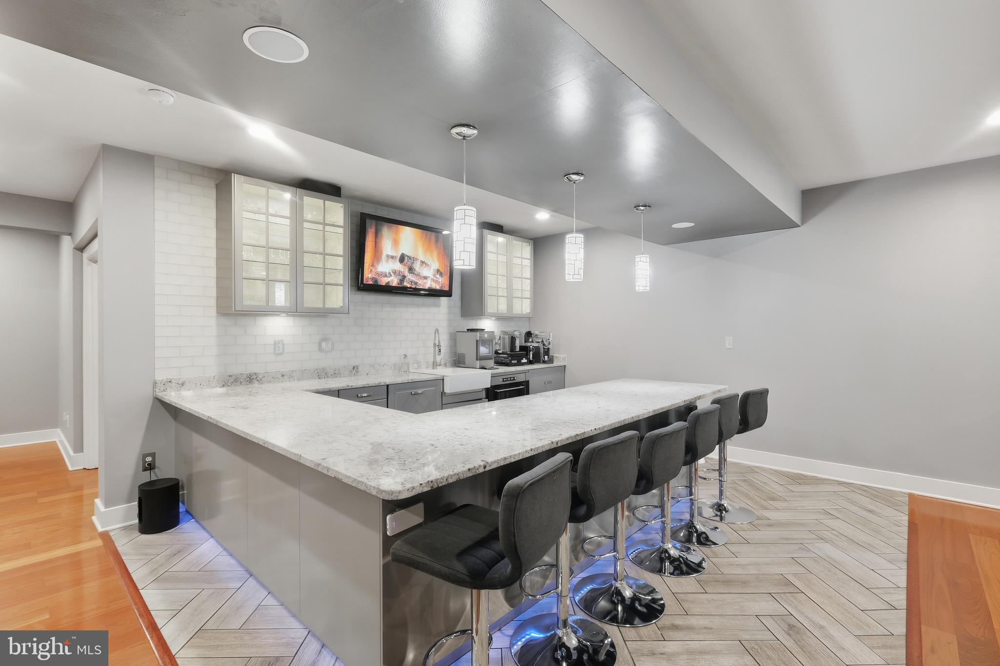 VIRGINIA MANOR - Residential