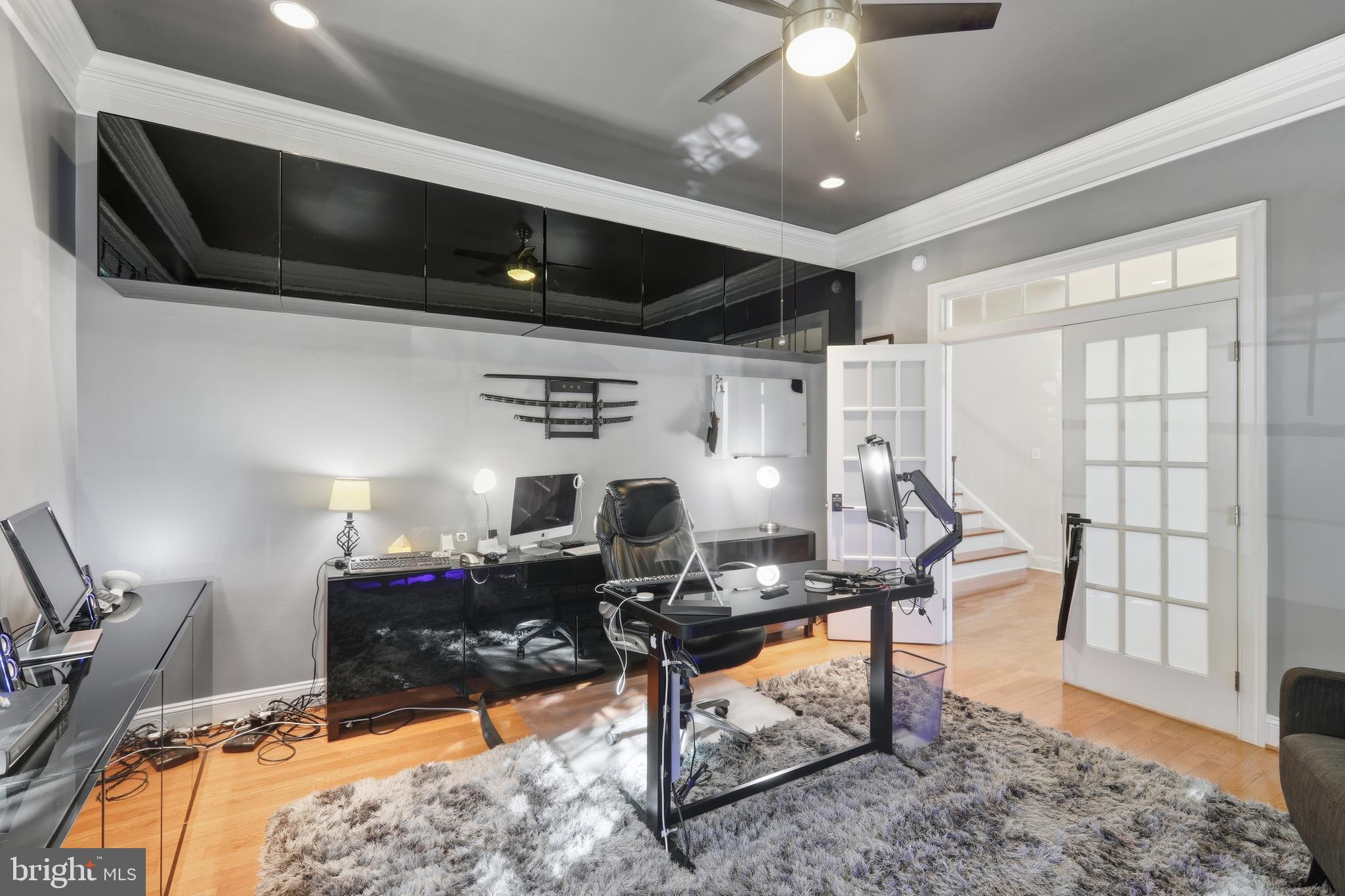 VIRGINIA MANOR - Residential