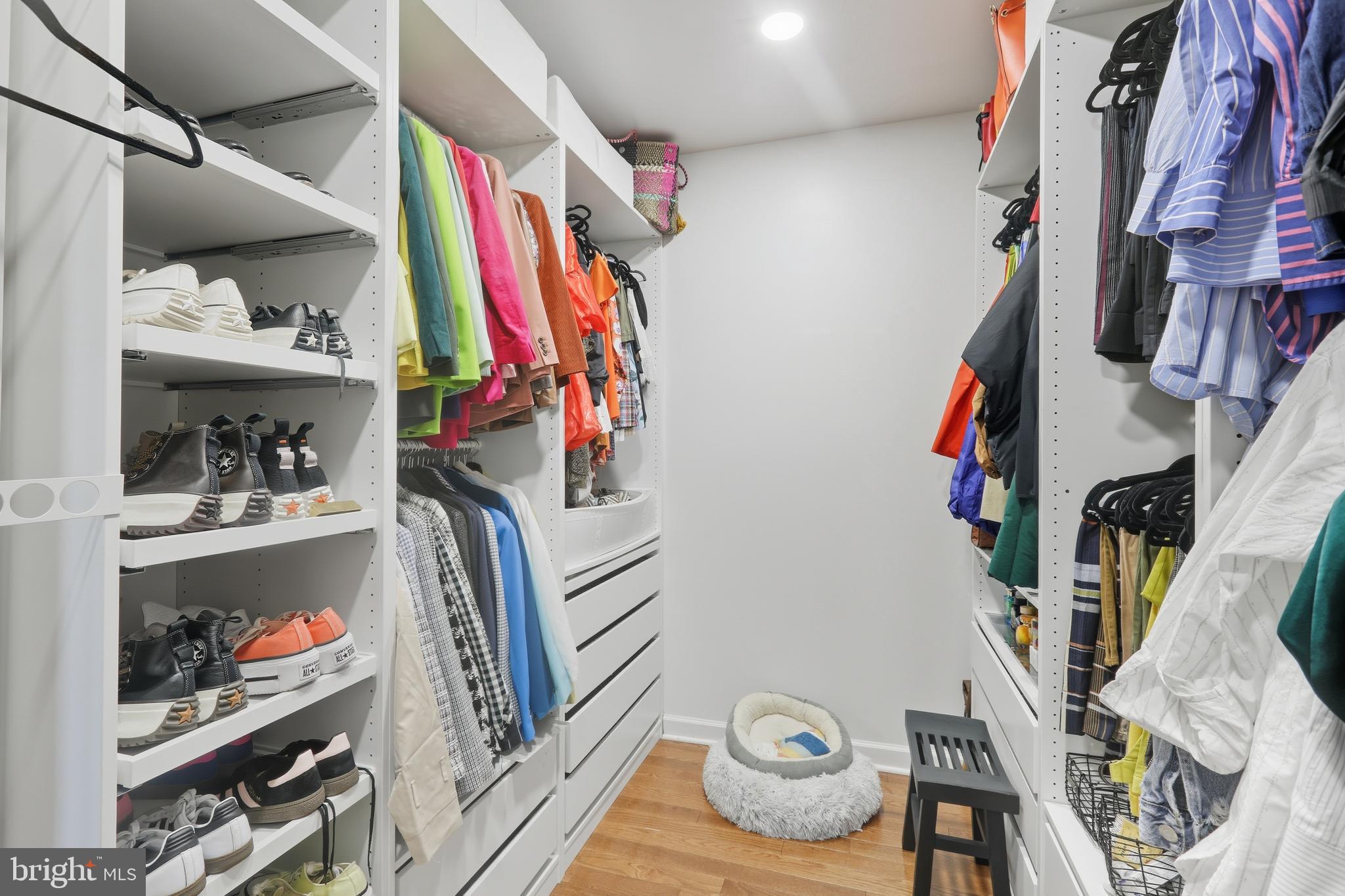 VIRGINIA MANOR - Residential