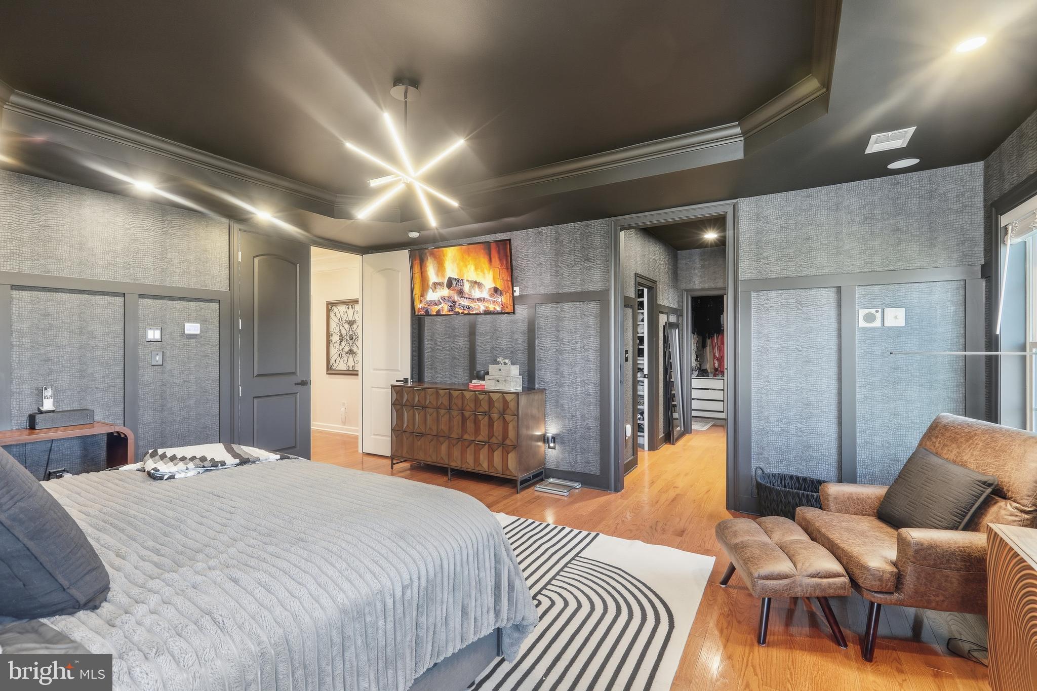 VIRGINIA MANOR - Residential