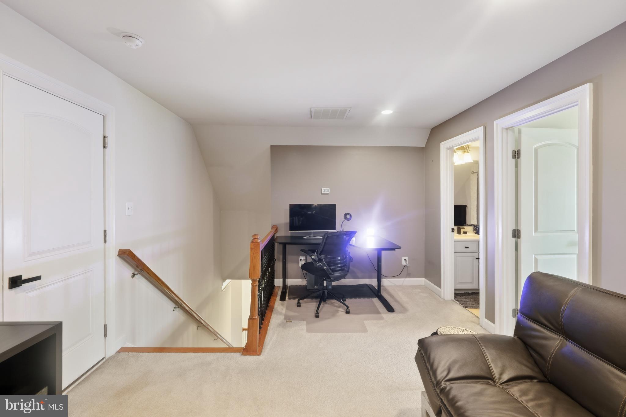 VIRGINIA MANOR - Residential