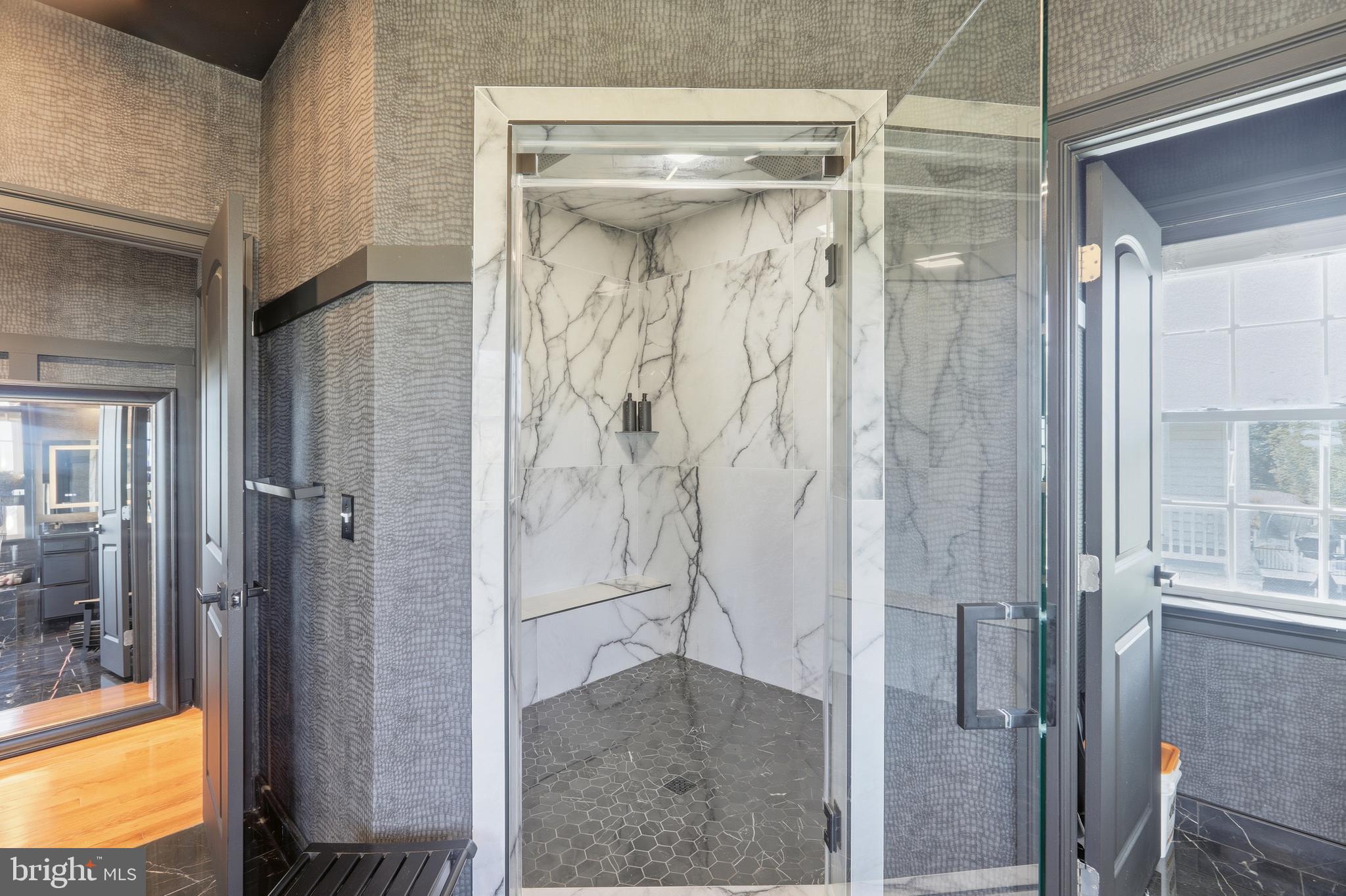 VIRGINIA MANOR - Residential