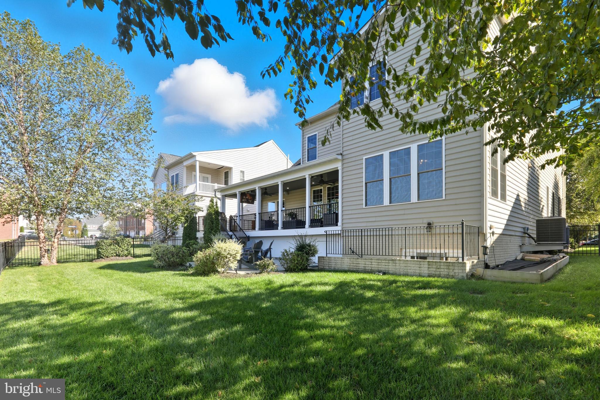 VIRGINIA MANOR - Residential