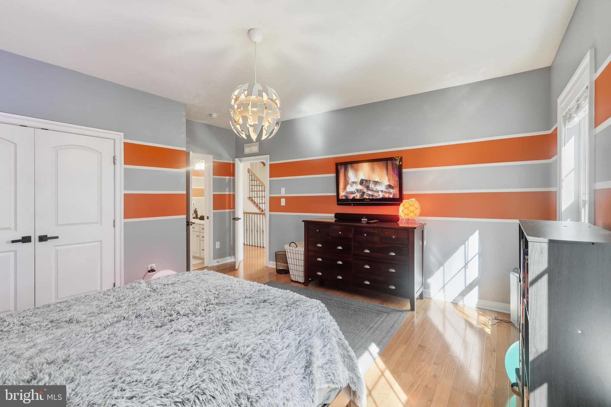 VIRGINIA MANOR - Residential