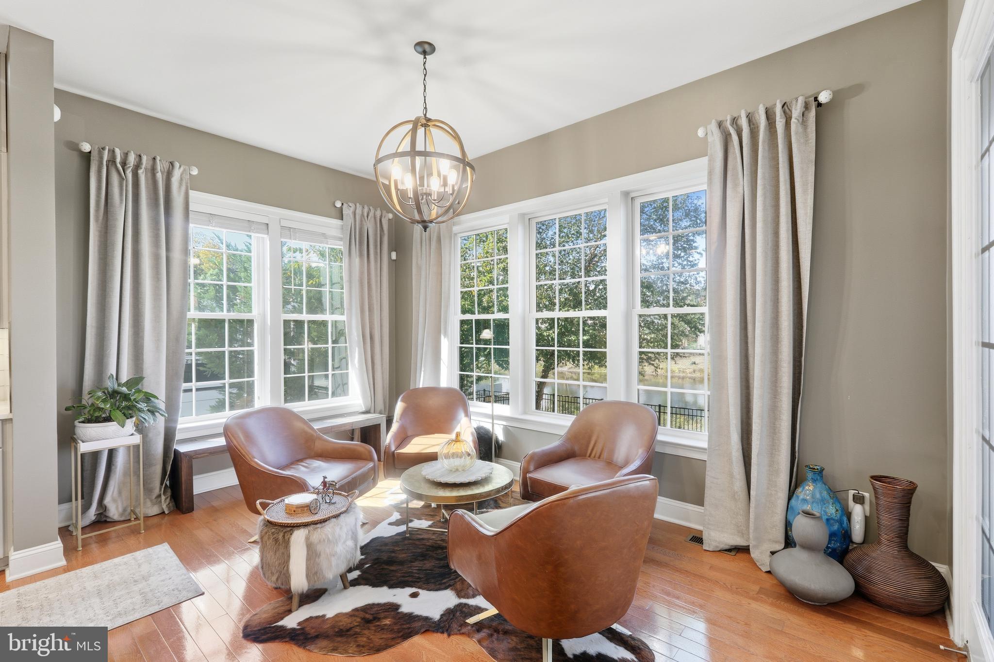 VIRGINIA MANOR - Residential