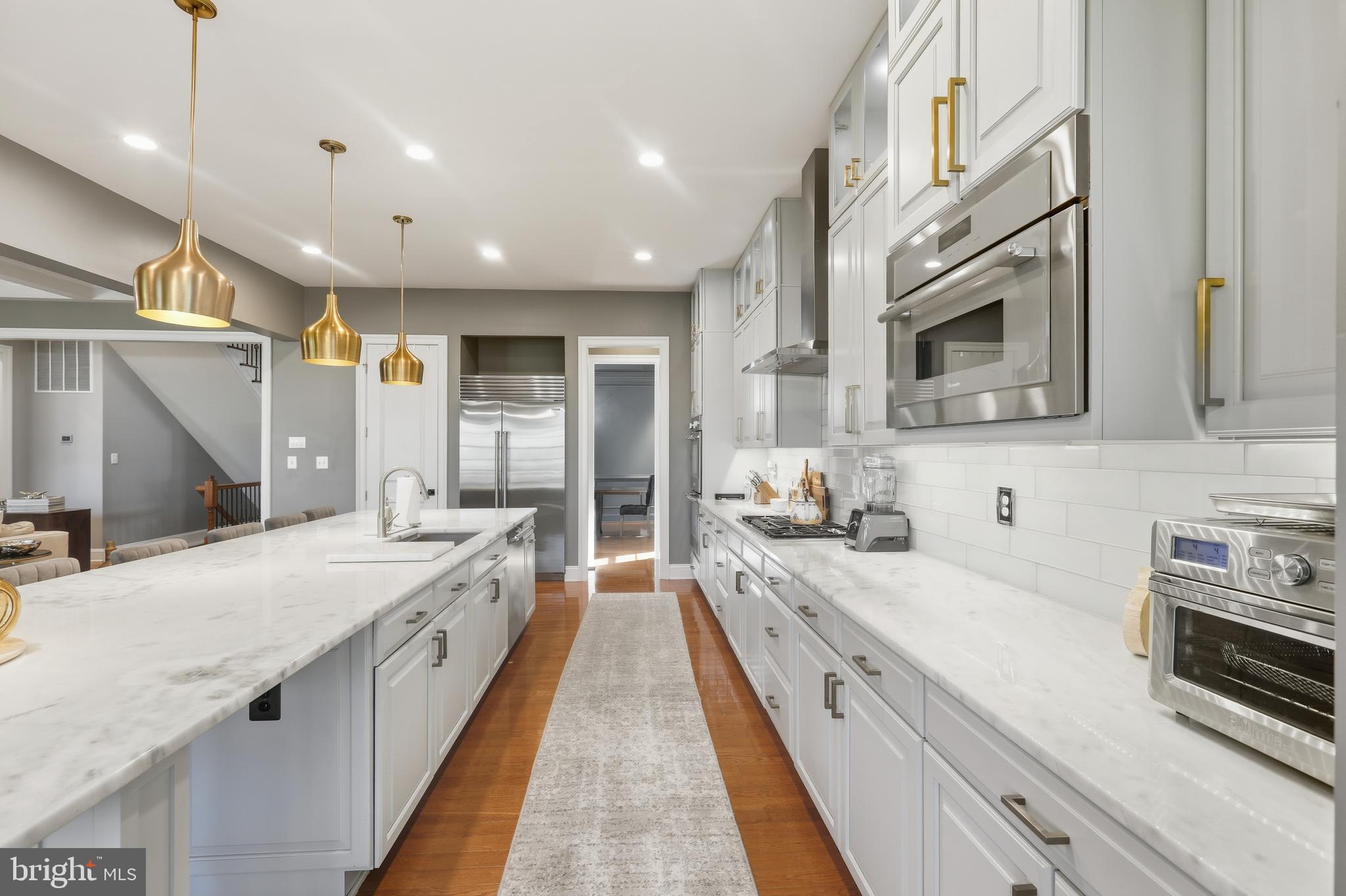 VIRGINIA MANOR - Residential