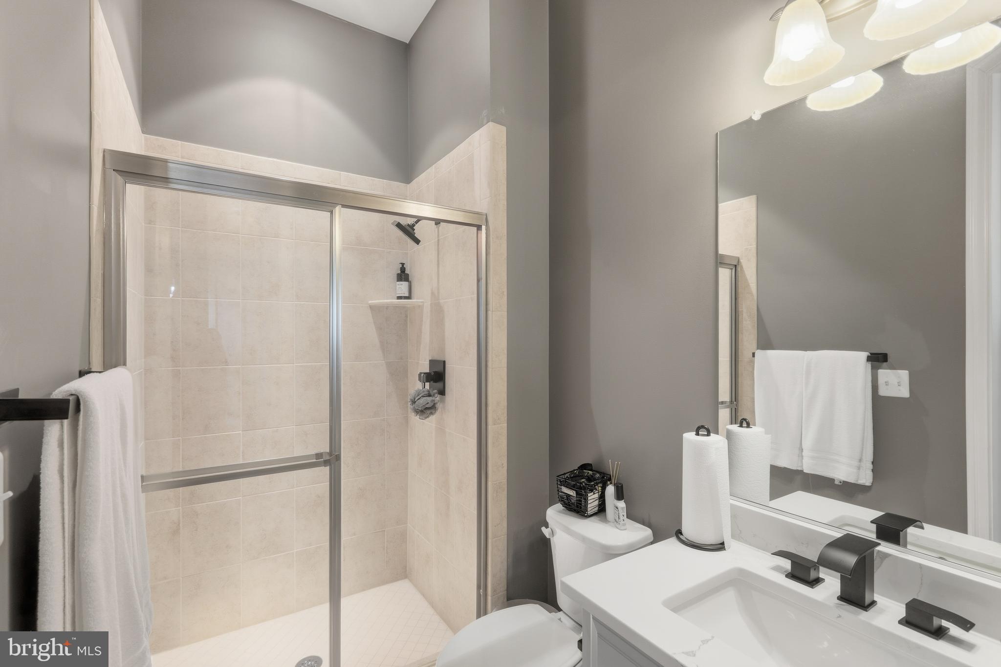 VIRGINIA MANOR - Residential