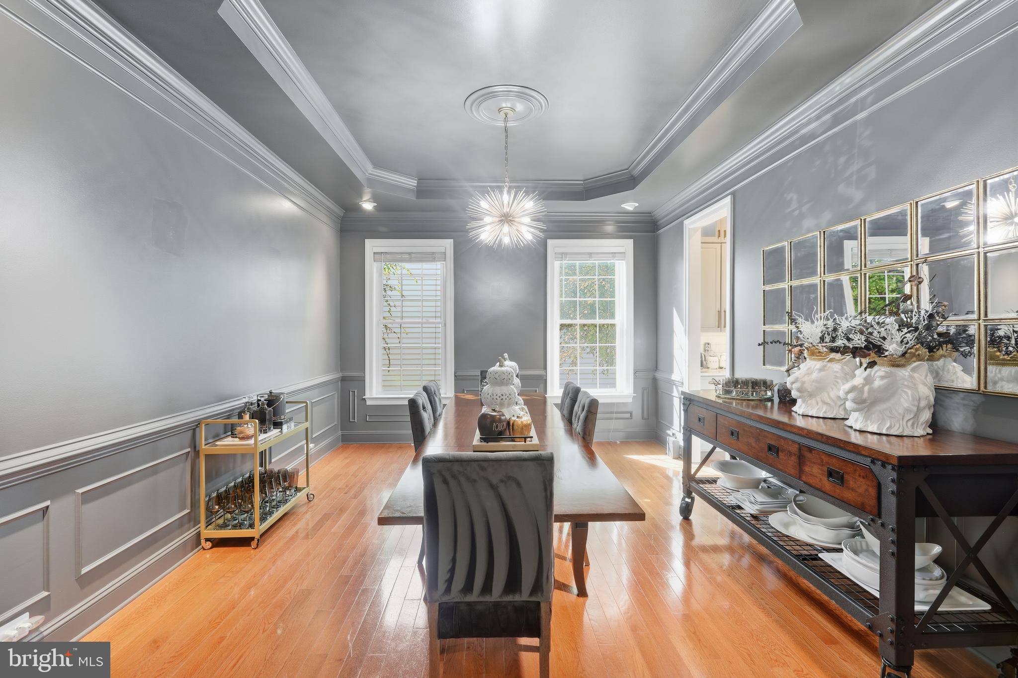 VIRGINIA MANOR - Residential