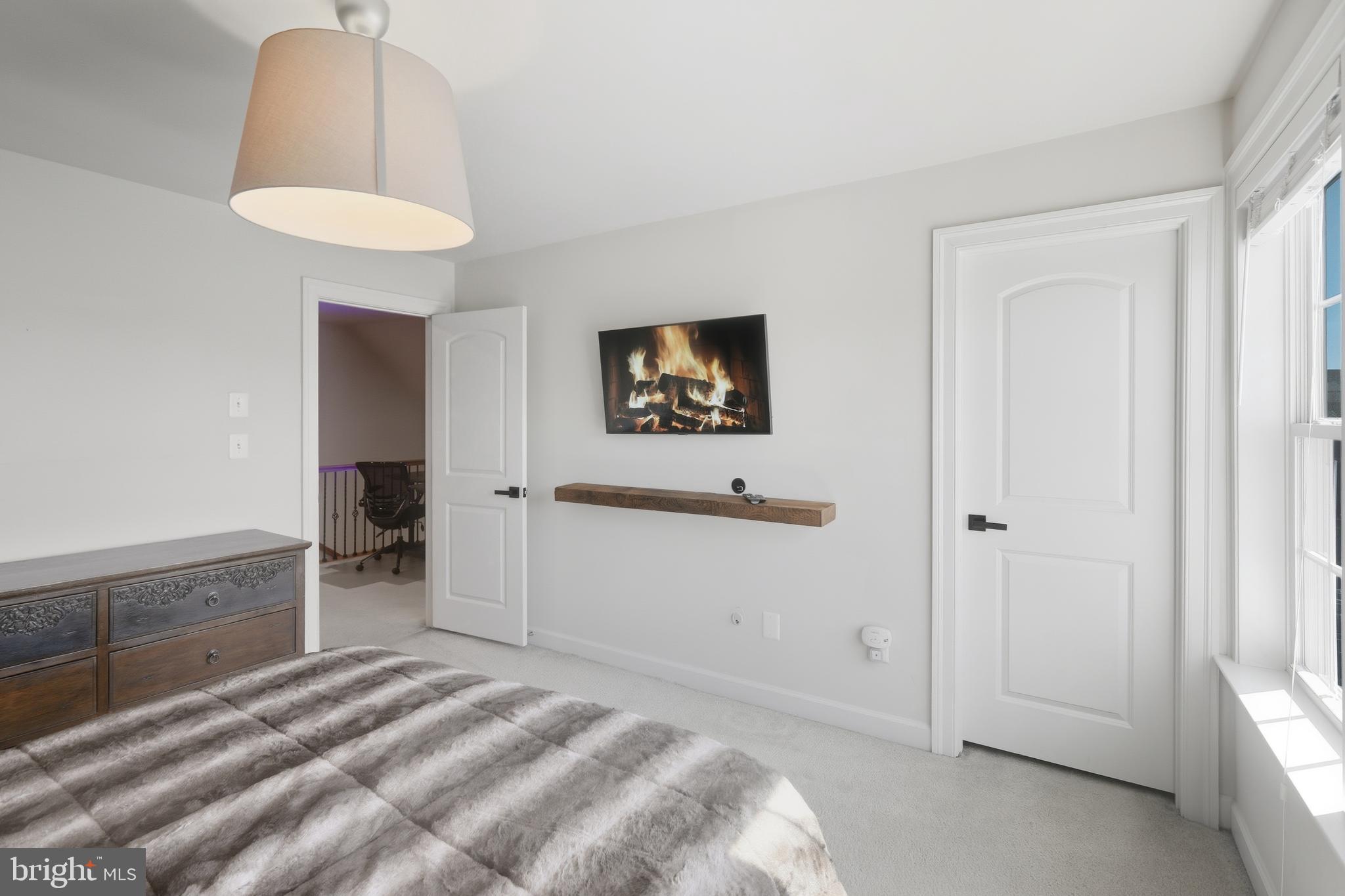 VIRGINIA MANOR - Residential