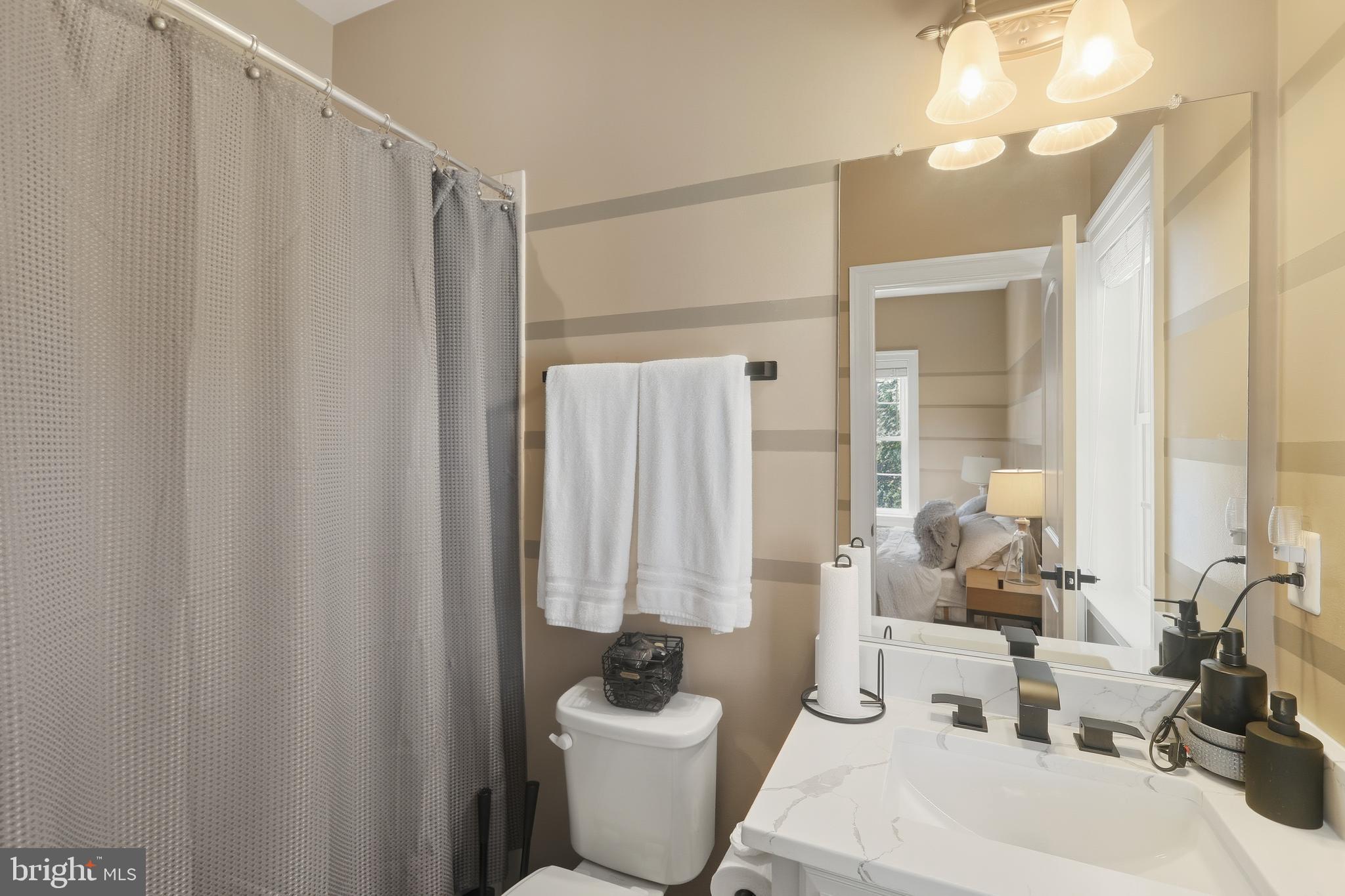 VIRGINIA MANOR - Residential