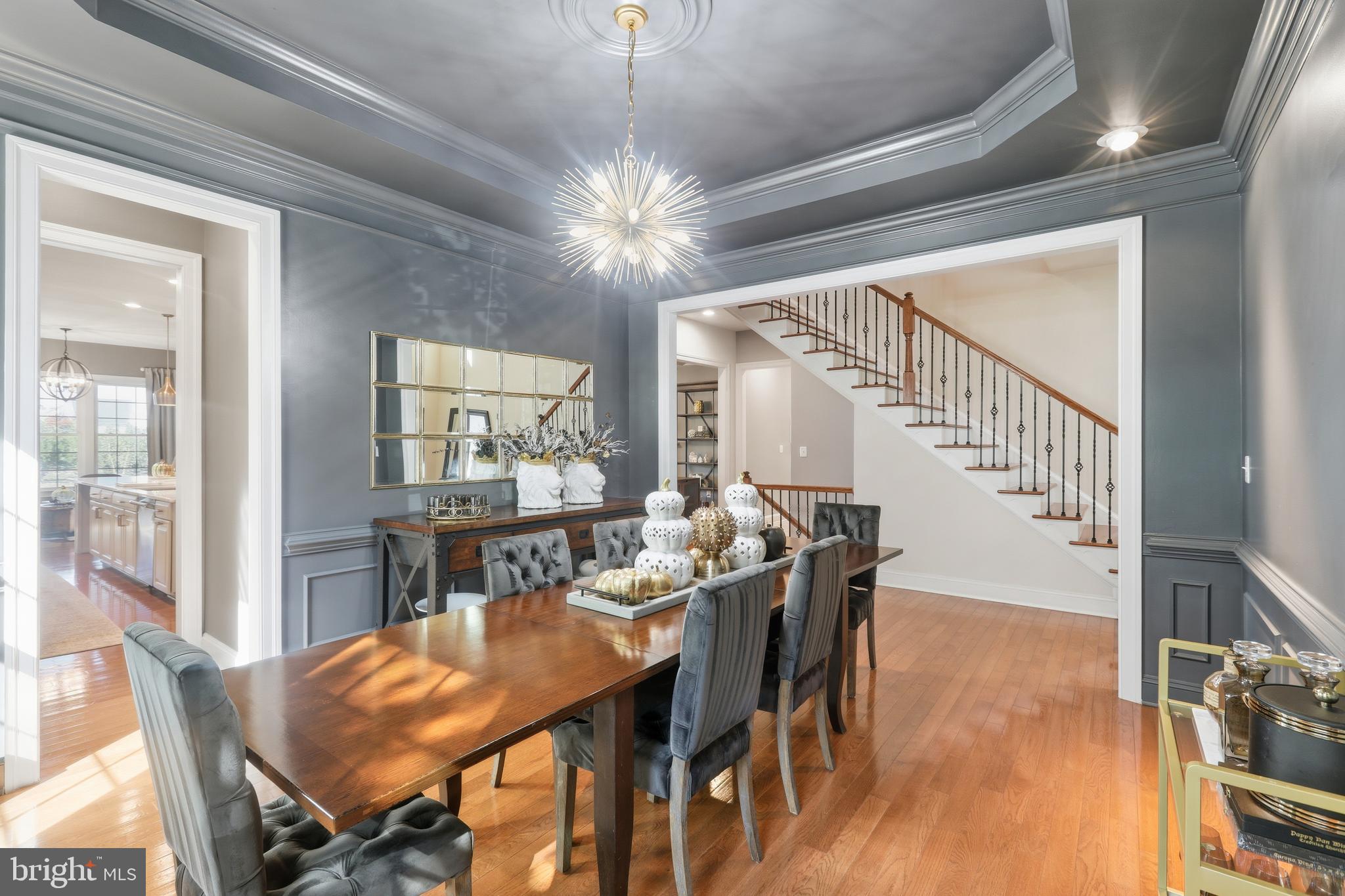 VIRGINIA MANOR - Residential