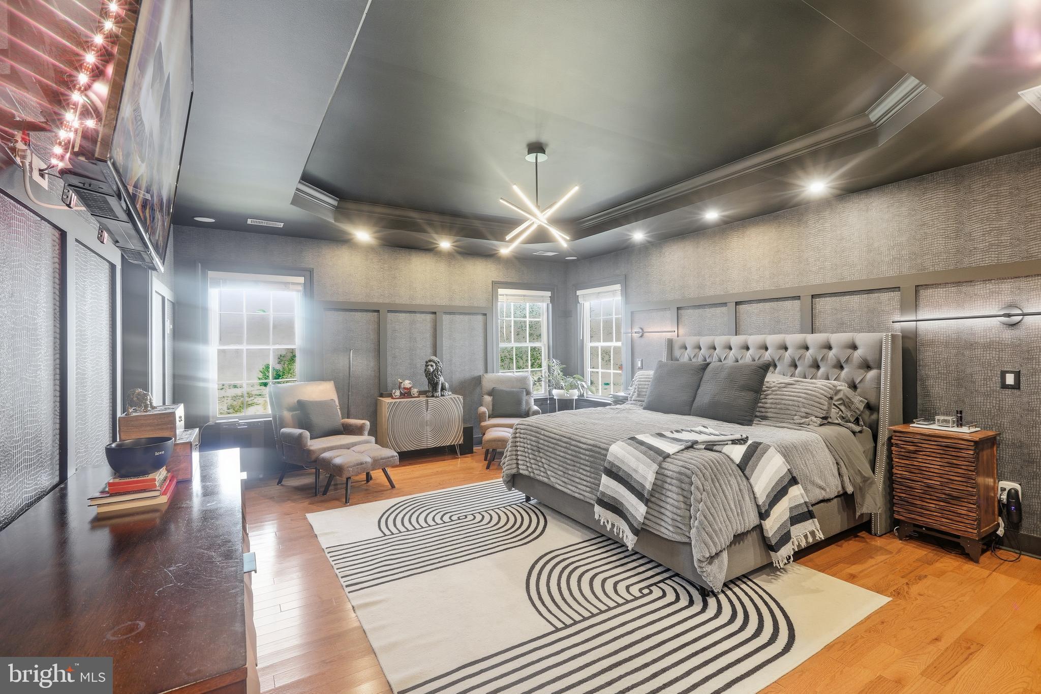 VIRGINIA MANOR - Residential