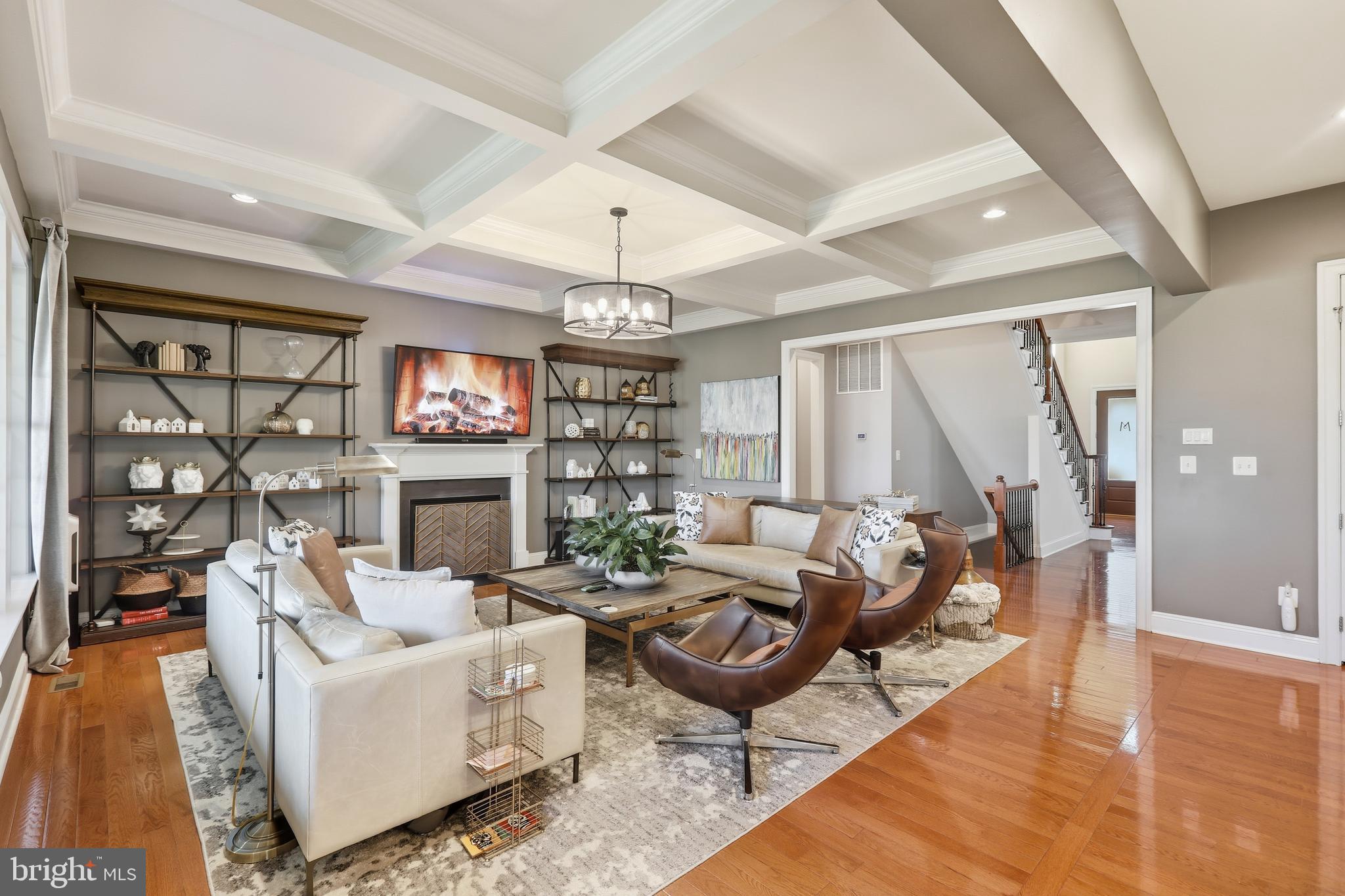 VIRGINIA MANOR - Residential