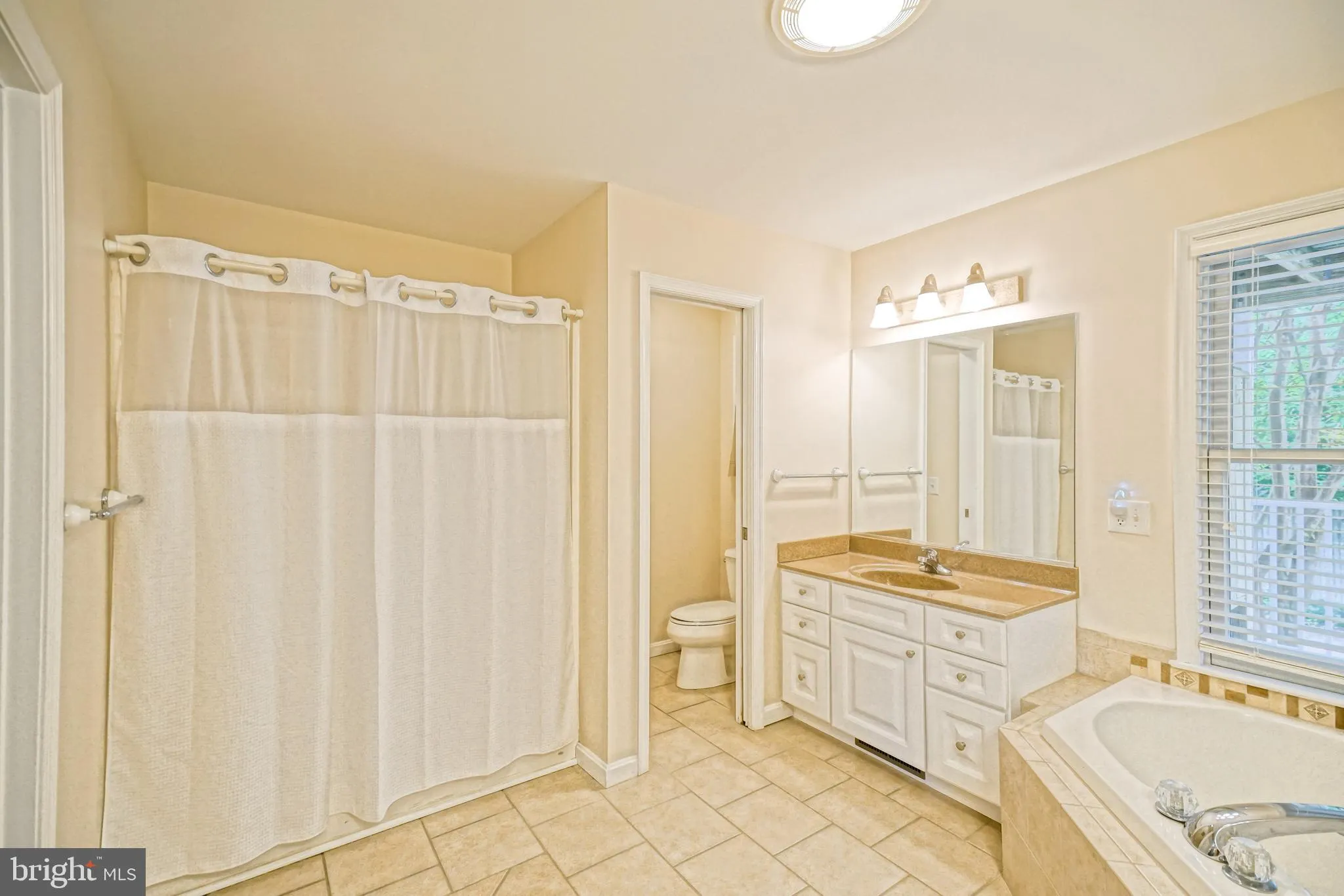 Lewes, Delaware 19958, United States, 5 Bedrooms Bedrooms, ,4 BathroomsBathrooms,Residential,Active,42234