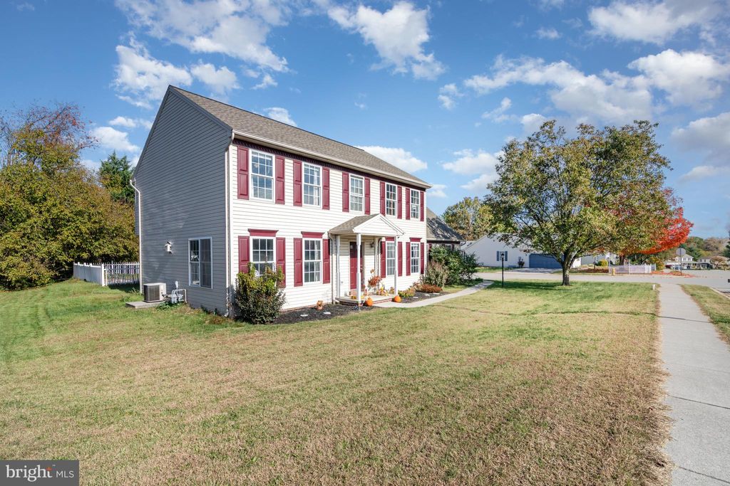 Photo of 2785 Sparrow Drive, YORK, PA 17408 (MLS # PAYK2092374)