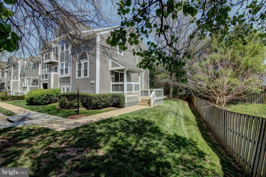 Beautifully upgraded 2 BR/2 BA condo in sought after Grays Pointe community!  Backs to trees w/tons of natural light, vaulted ceilings, skylights & open floor plan perfect for entertaining!  Fresh neutral paint. Kitchen w/ newer cabs, granite, HW, new SS appl & designer light fixtures. BA's updated w/ tile on floors, walls, vanity & designer light fixtures. Private balcony off DR! Great location!