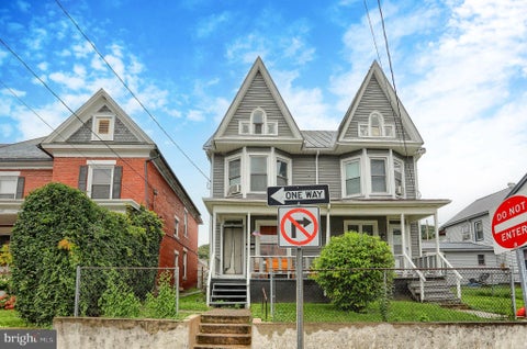 Townhouse For Sale - 415 Logan Street<br/> LEWISTOWN, PA 17044