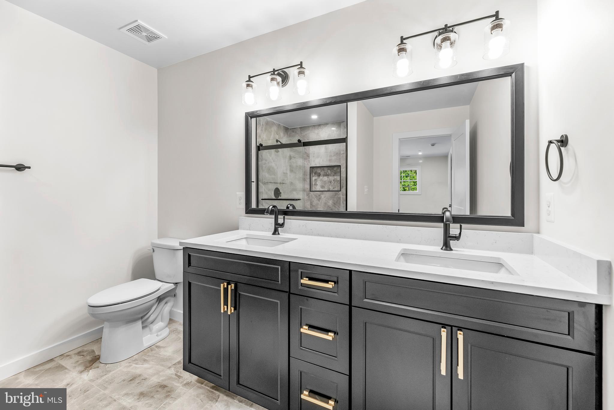 HAWKS NEST - Residential