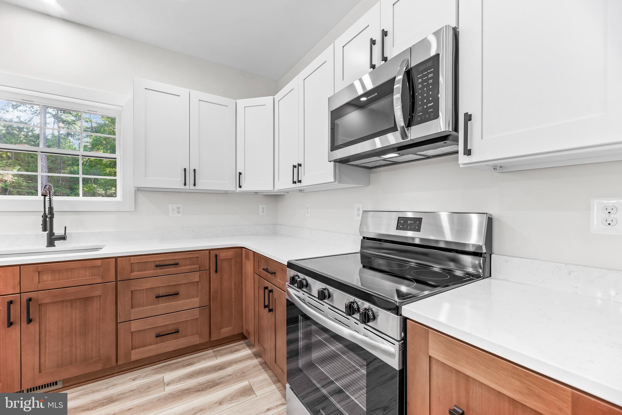 HAWKS NEST - Residential