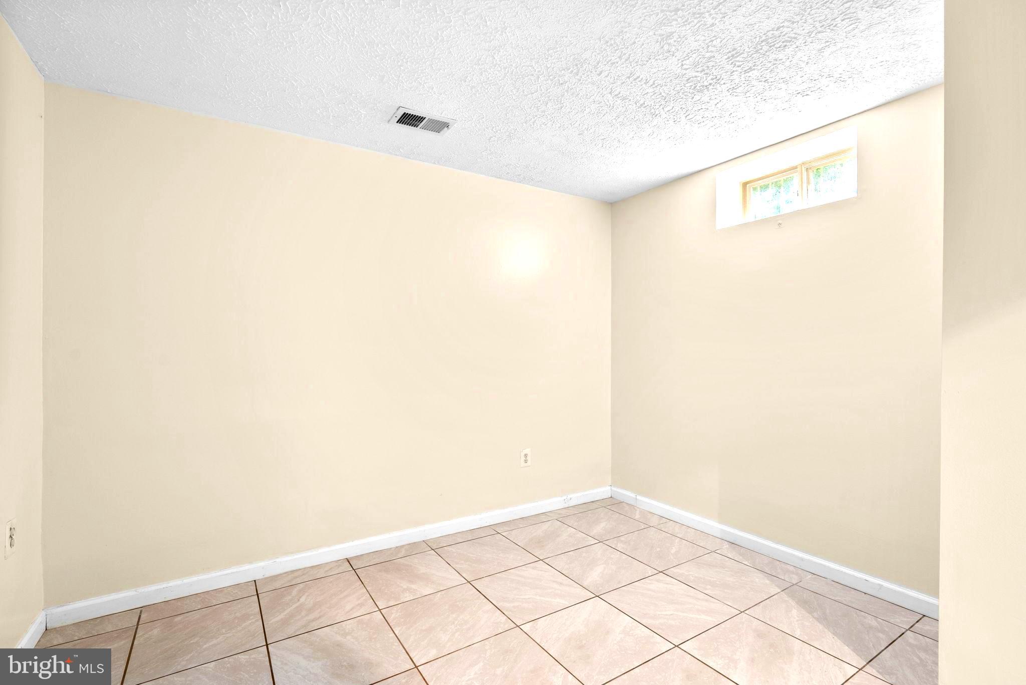 HOLLY HILL FARM - Residential Lease