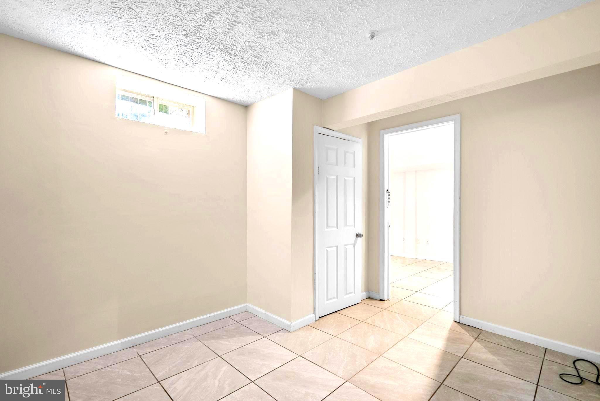 HOLLY HILL FARM - Residential Lease