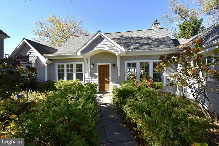 Exquisitely designed renovation incorporating high end finishes makes this waterfront 3BR, 3B  cottage the perfect retreat! Large great room w/dining area, fireplace & multiple seating areas gives you ample spaces to enjoy the broad, westerly views of the bay. The gourmet kitchen & pantry is a chef's dream. Screen room, private pier, separate garage w/ guest house.