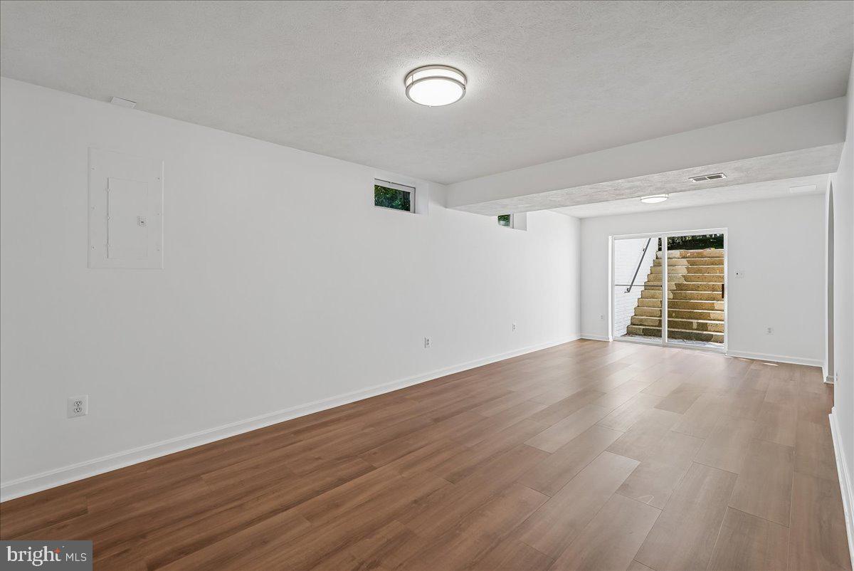 ASHBURN FARM - Residential