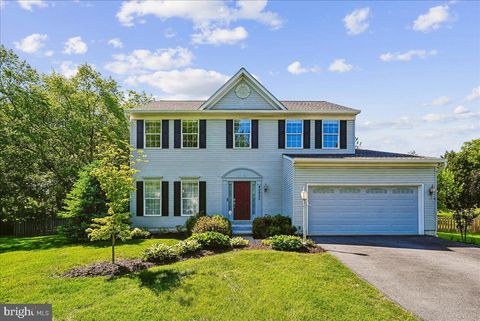 Photo of 42820 Crossbow Court, ASHBURN, VA 20147 (MLS # VALO2125196)