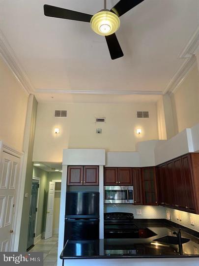 QUEEN VILLAGE - Commercial Sale