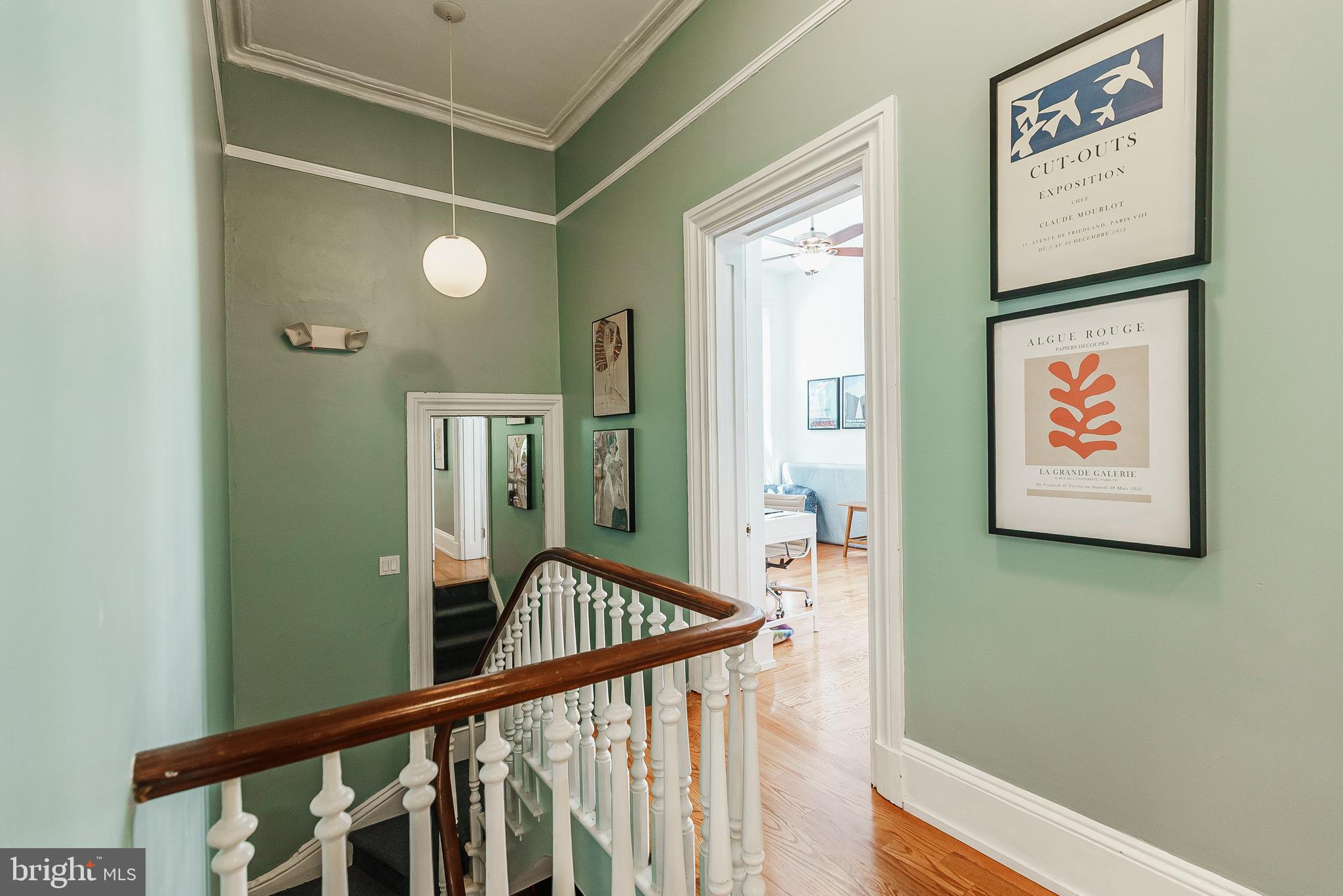 QUEEN VILLAGE - Commercial Sale