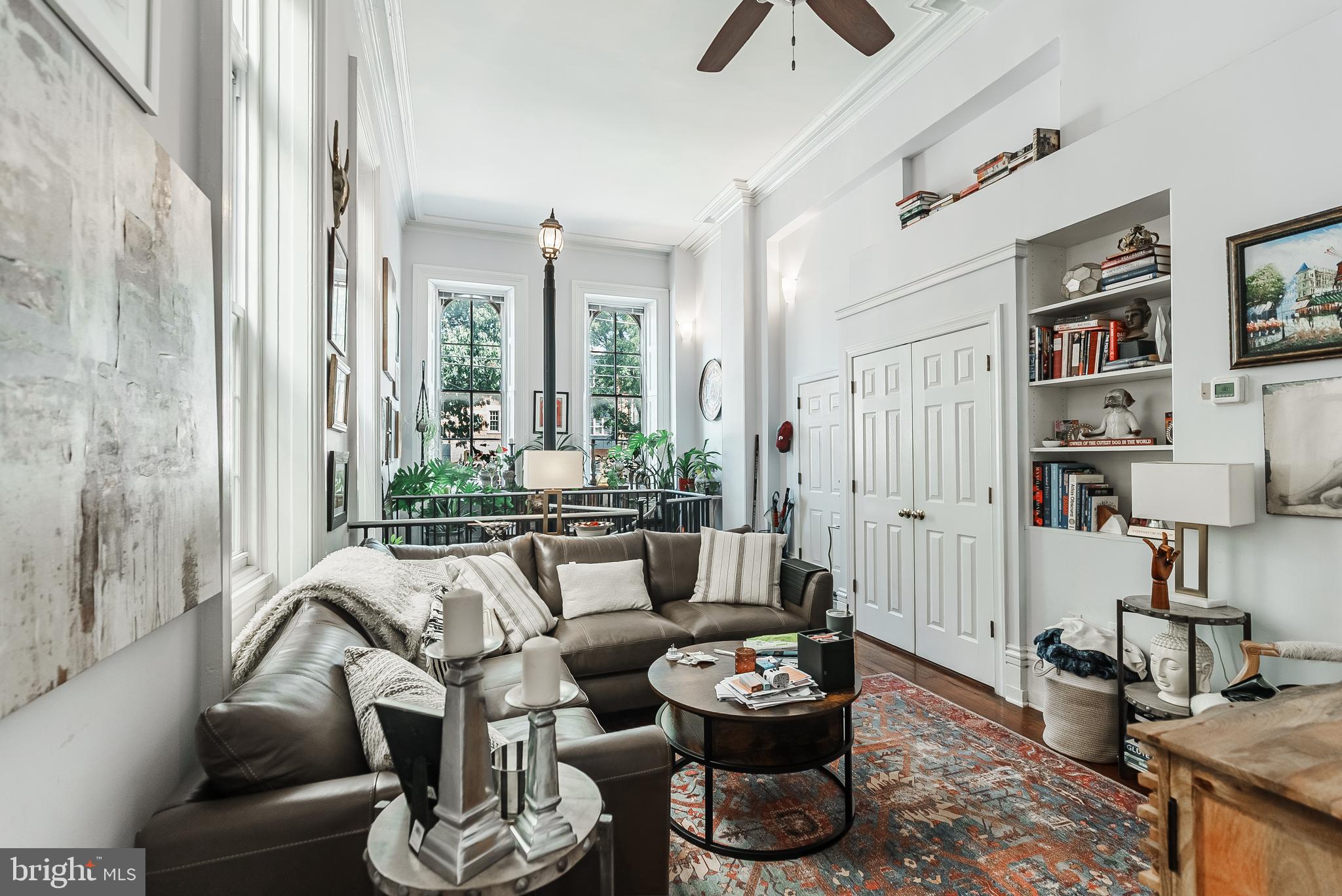 QUEEN VILLAGE - Commercial Sale