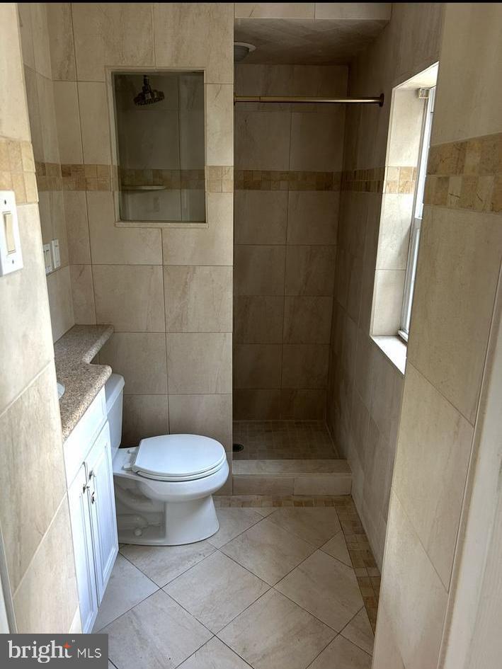 QUEEN VILLAGE - Commercial Sale