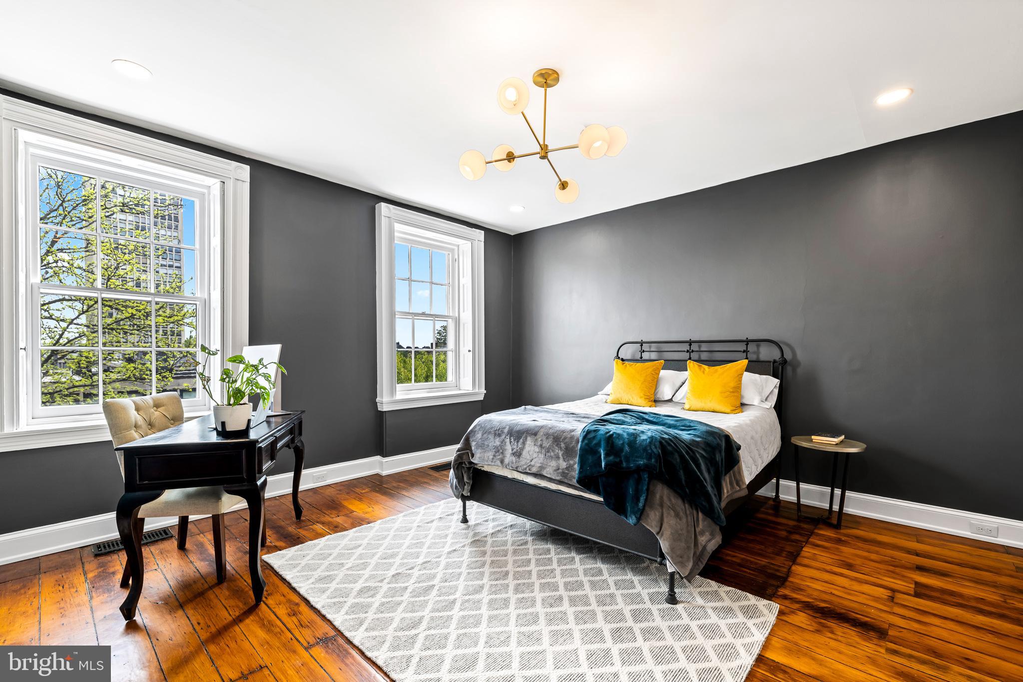 SOCIETY HILL - Residential