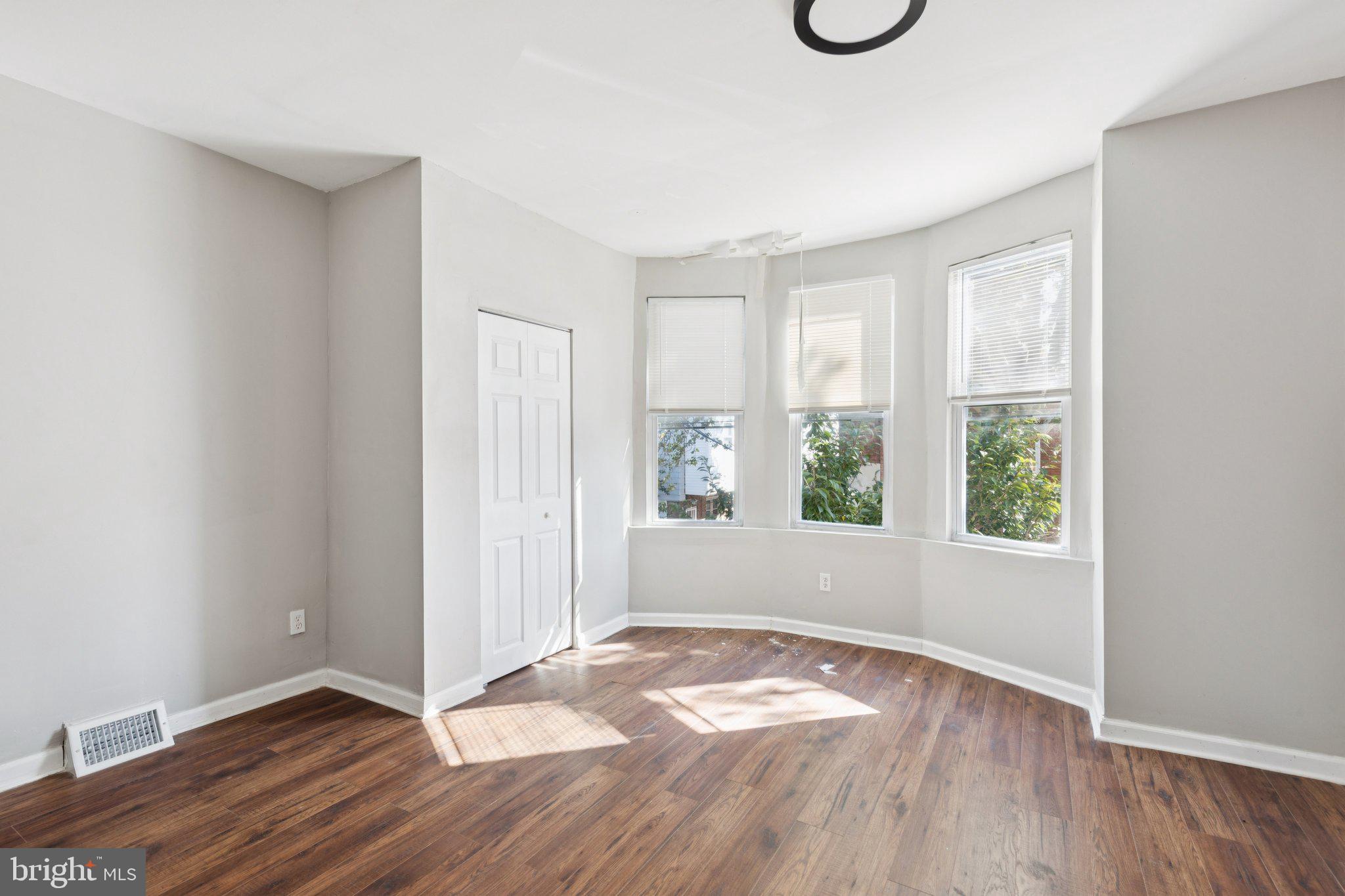 POINT BREEZE - Residential