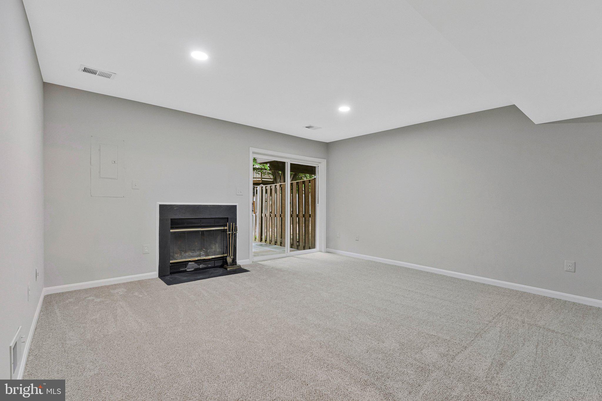 FAIRFAX METRO SQUARE - Residential