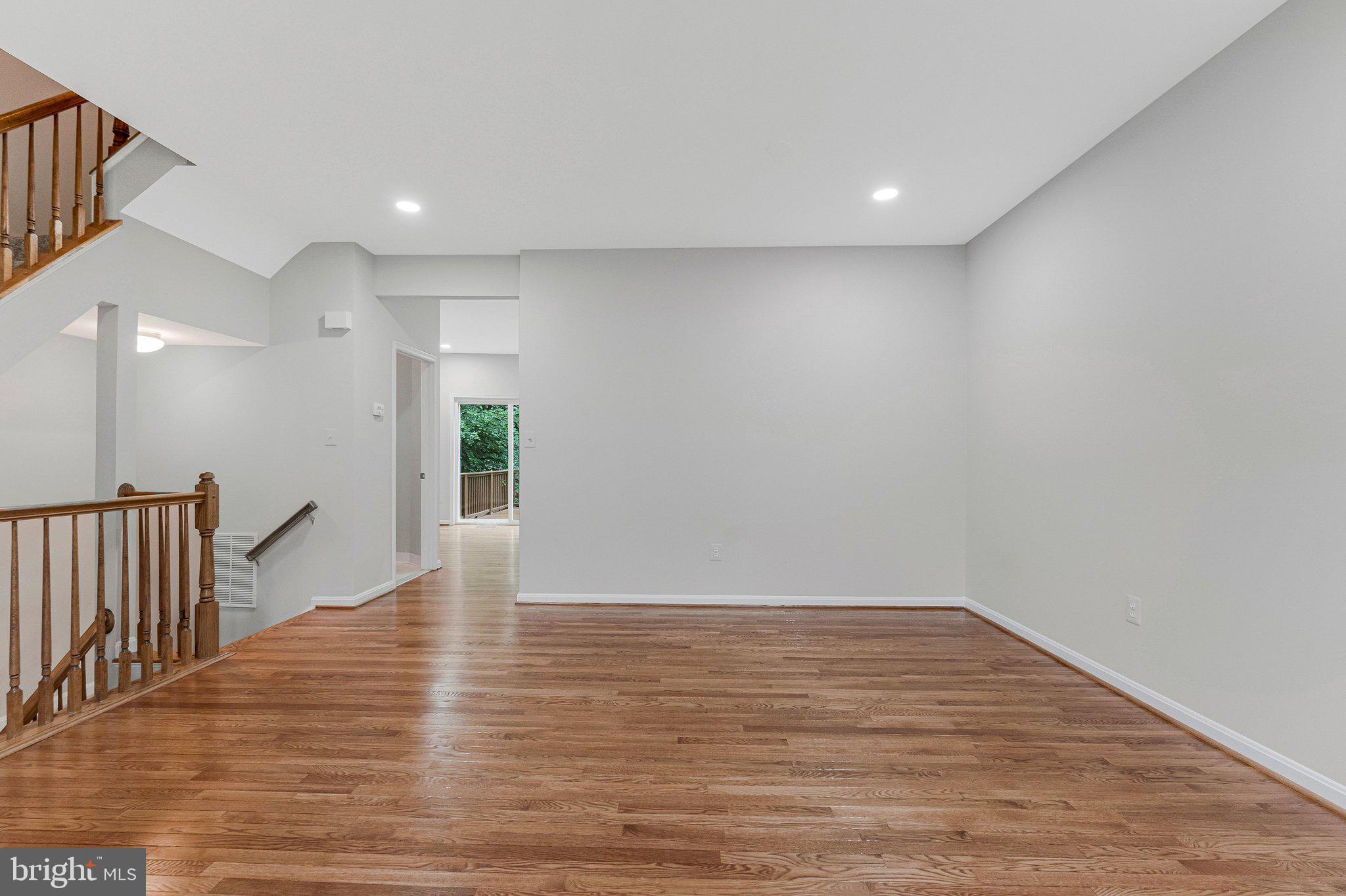 FAIRFAX METRO SQUARE - Residential